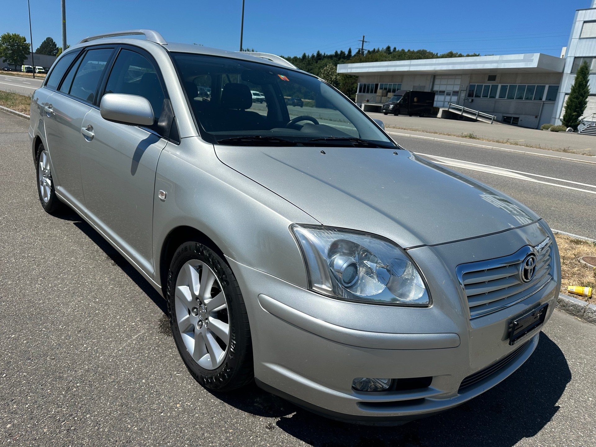 TOYOTA Avensis 2.0 D4 VVT-i Linea Sol Sportswagon-image-0
