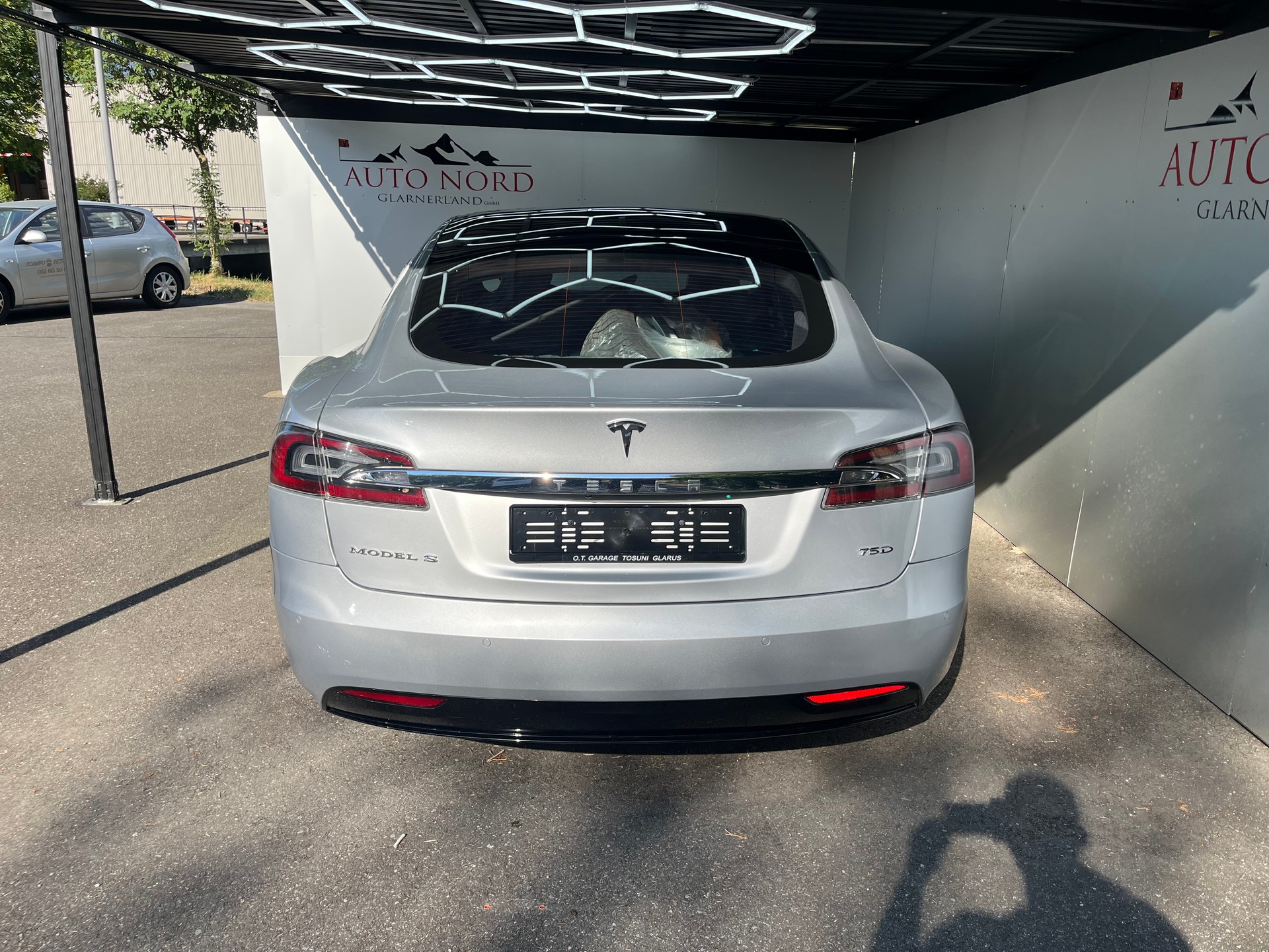 TESLA Model S 75 D-image-4