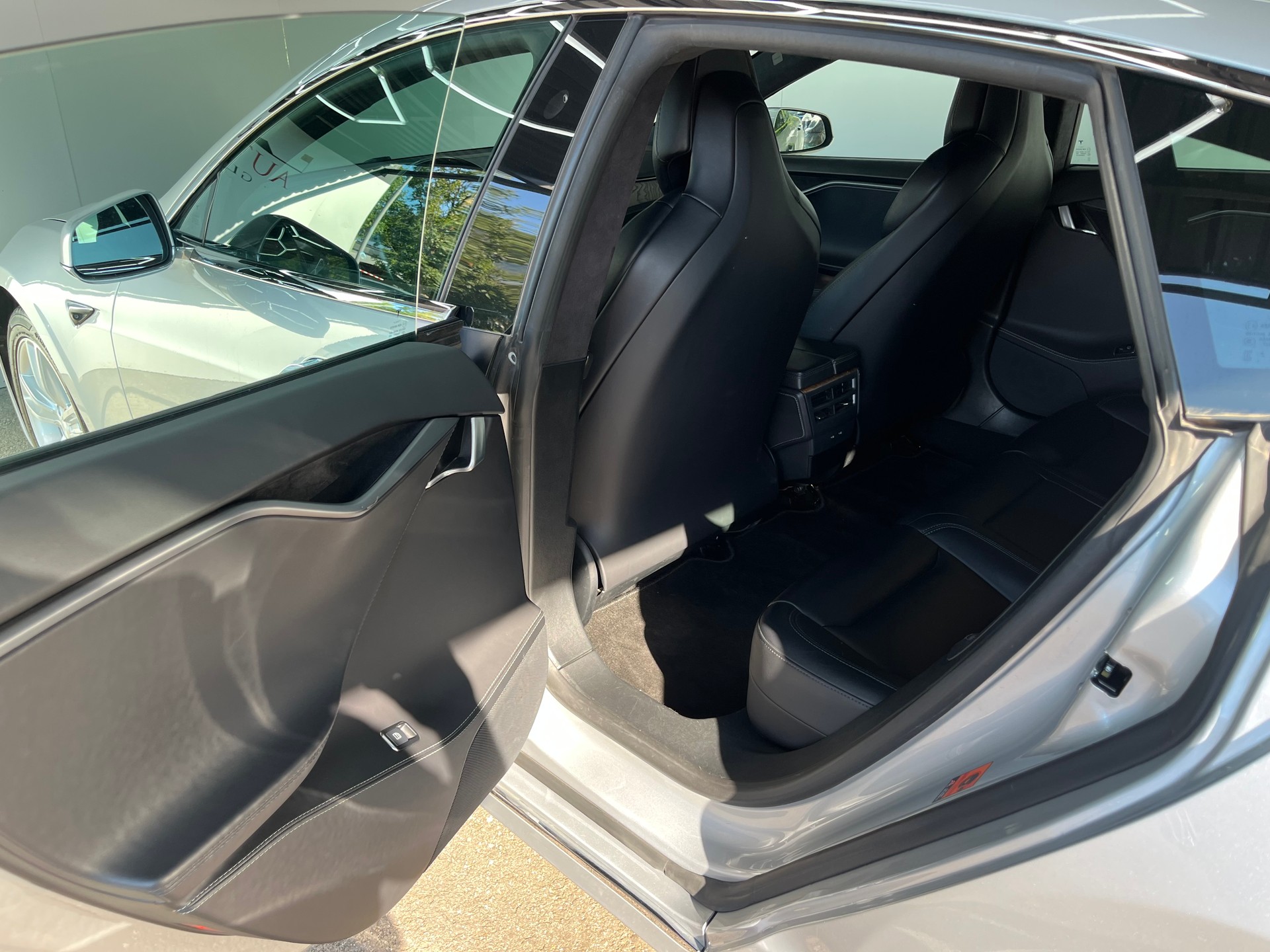 TESLA Model S 75 D-image-7