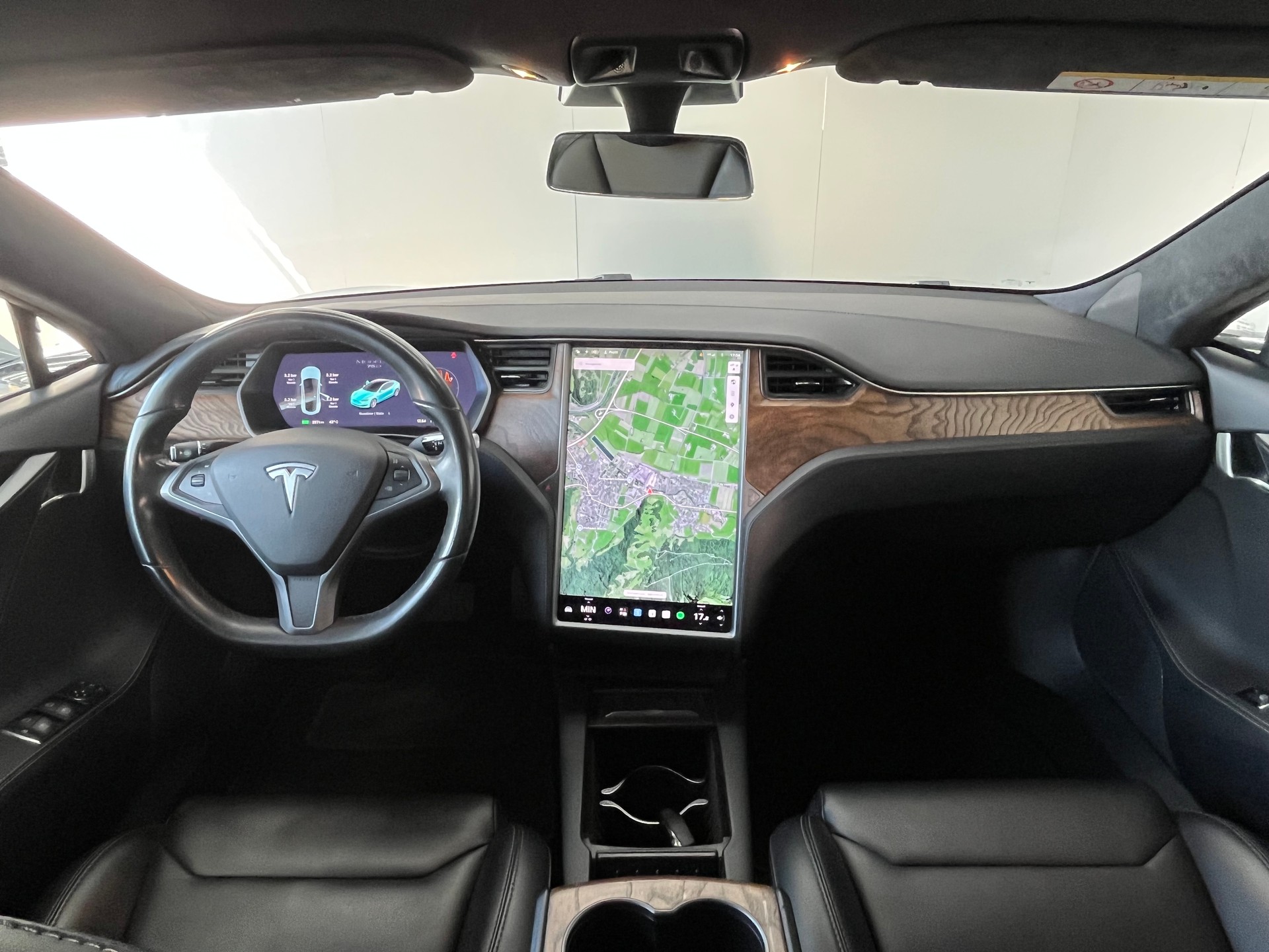 TESLA Model S 75 D-image-10