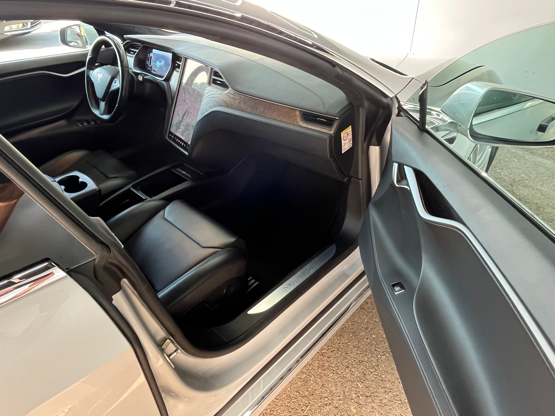 TESLA Model S 75 D-image-8