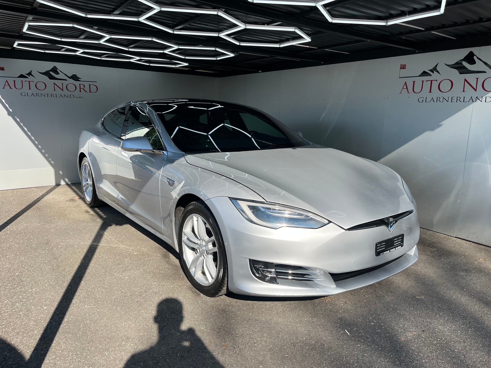 TESLA Model S 75 D