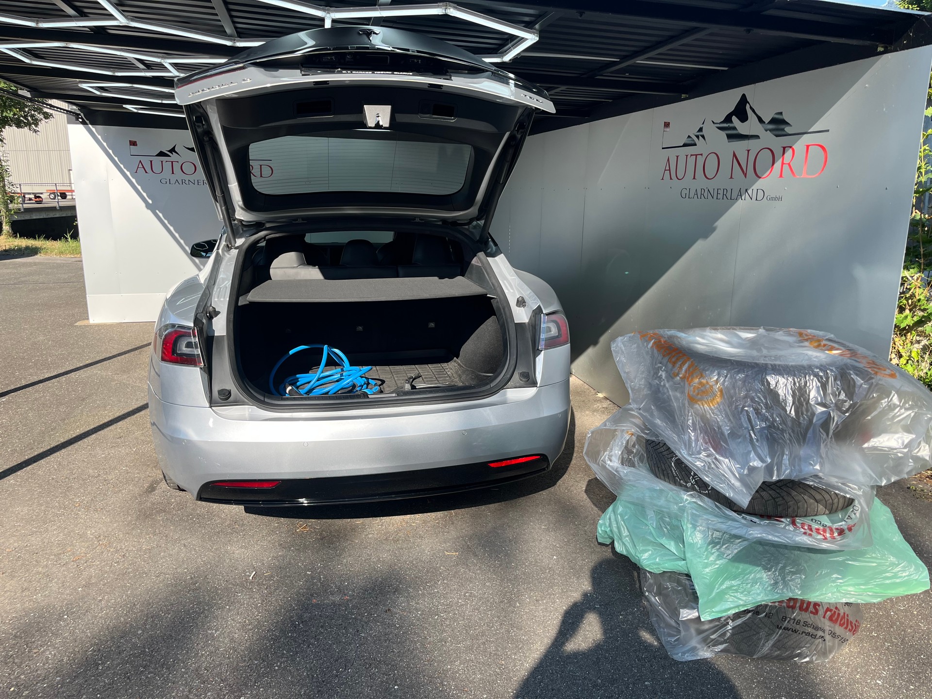 TESLA Model S 75 D-image-12