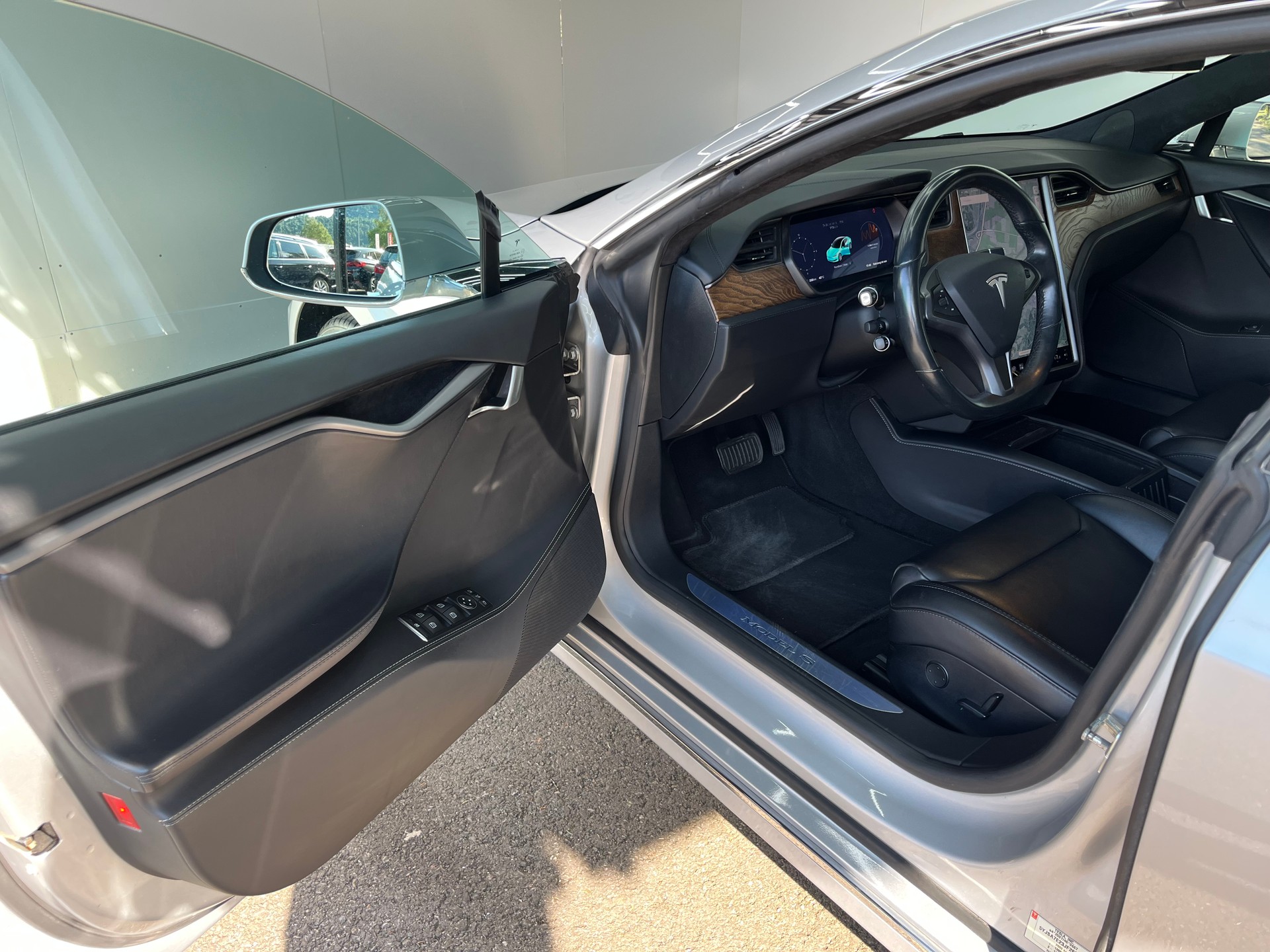 TESLA Model S 75 D-image-6