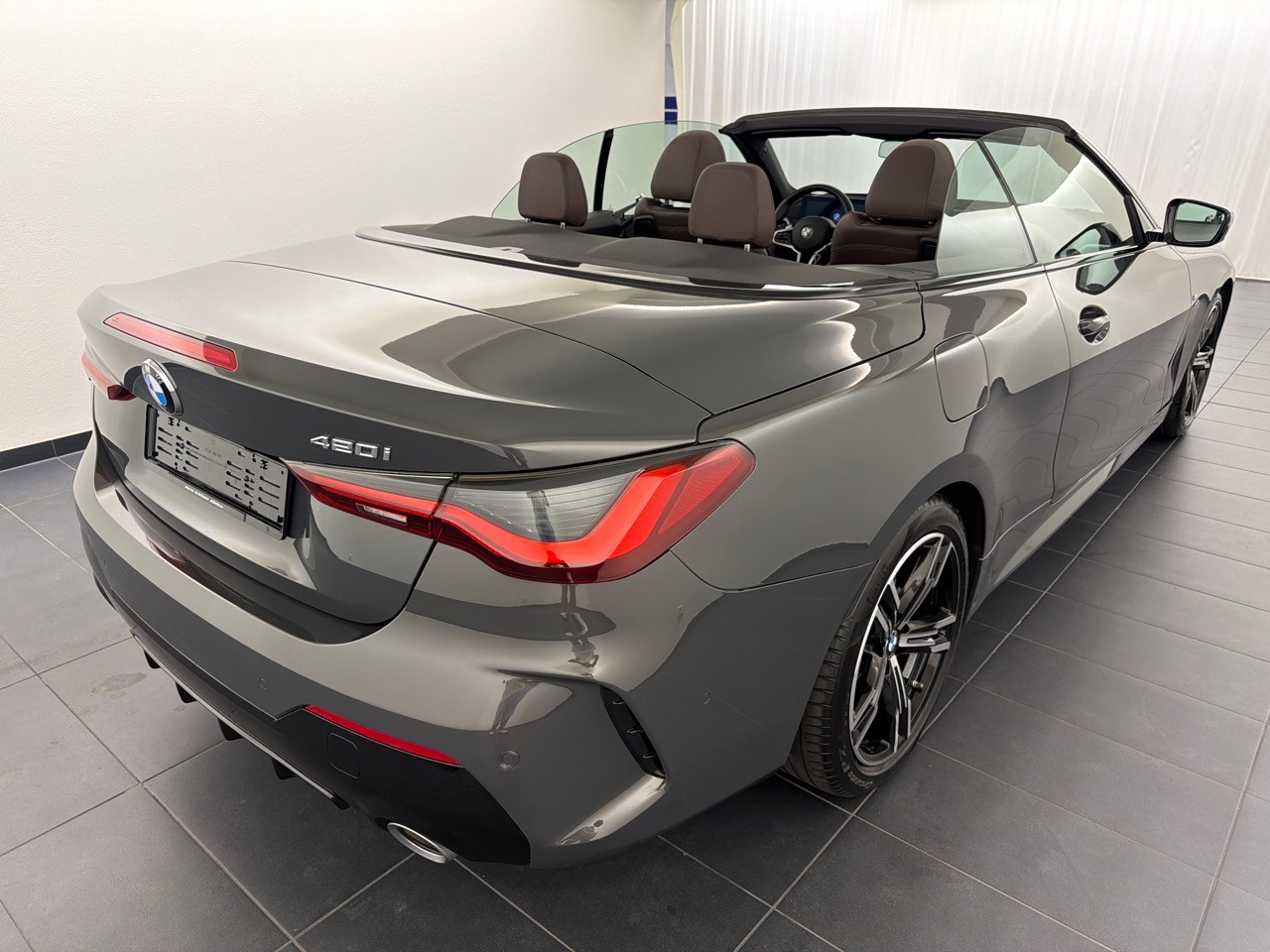 BMW 420i Cabrio M Sport-showroom-element-2