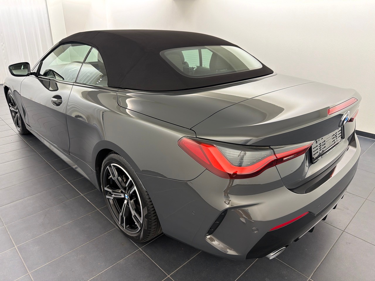 BMW 420i Cabrio M Sport-showroom-element-1