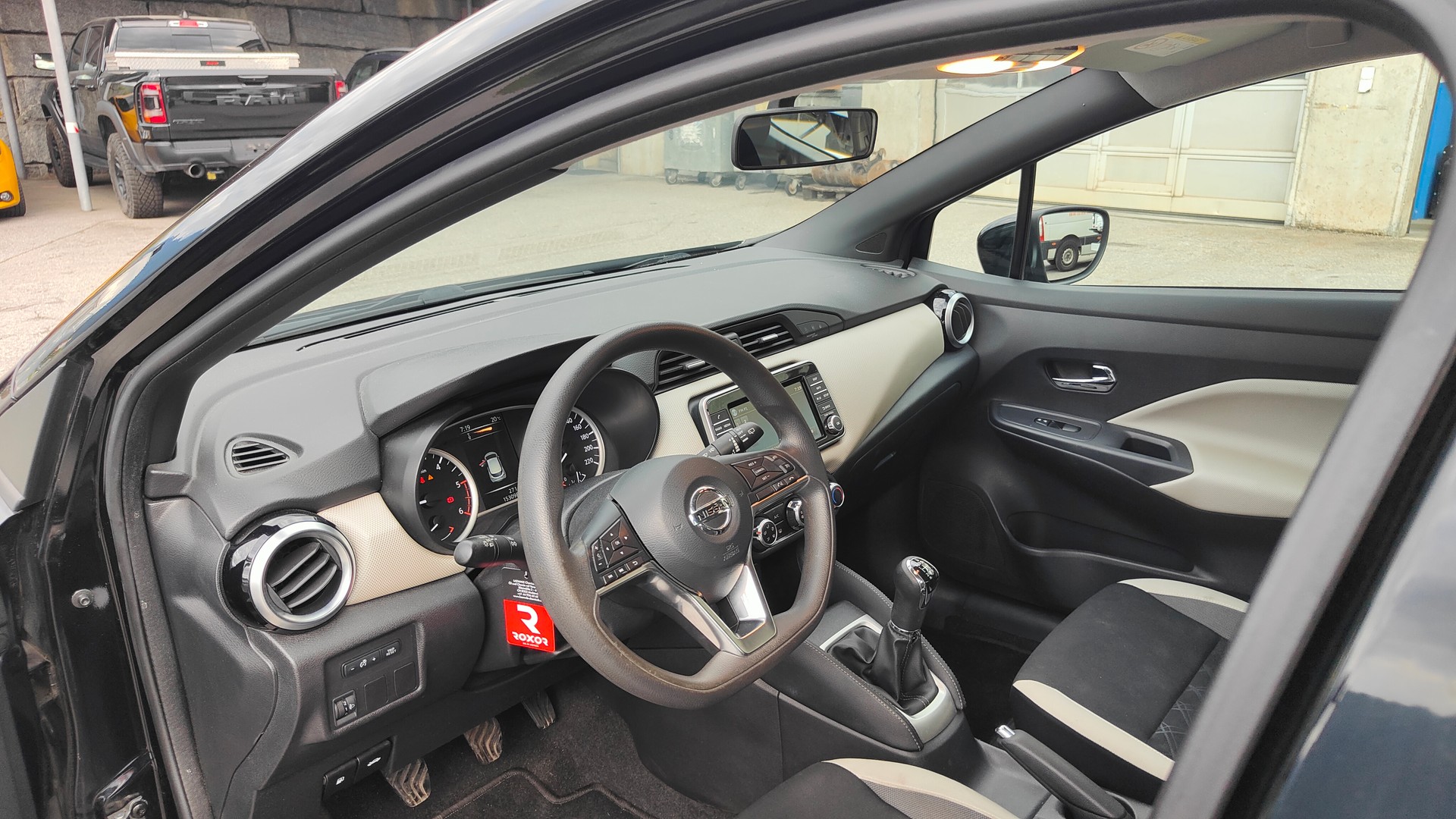 NISSAN Micra 1.5 dCi N-Way-image-4