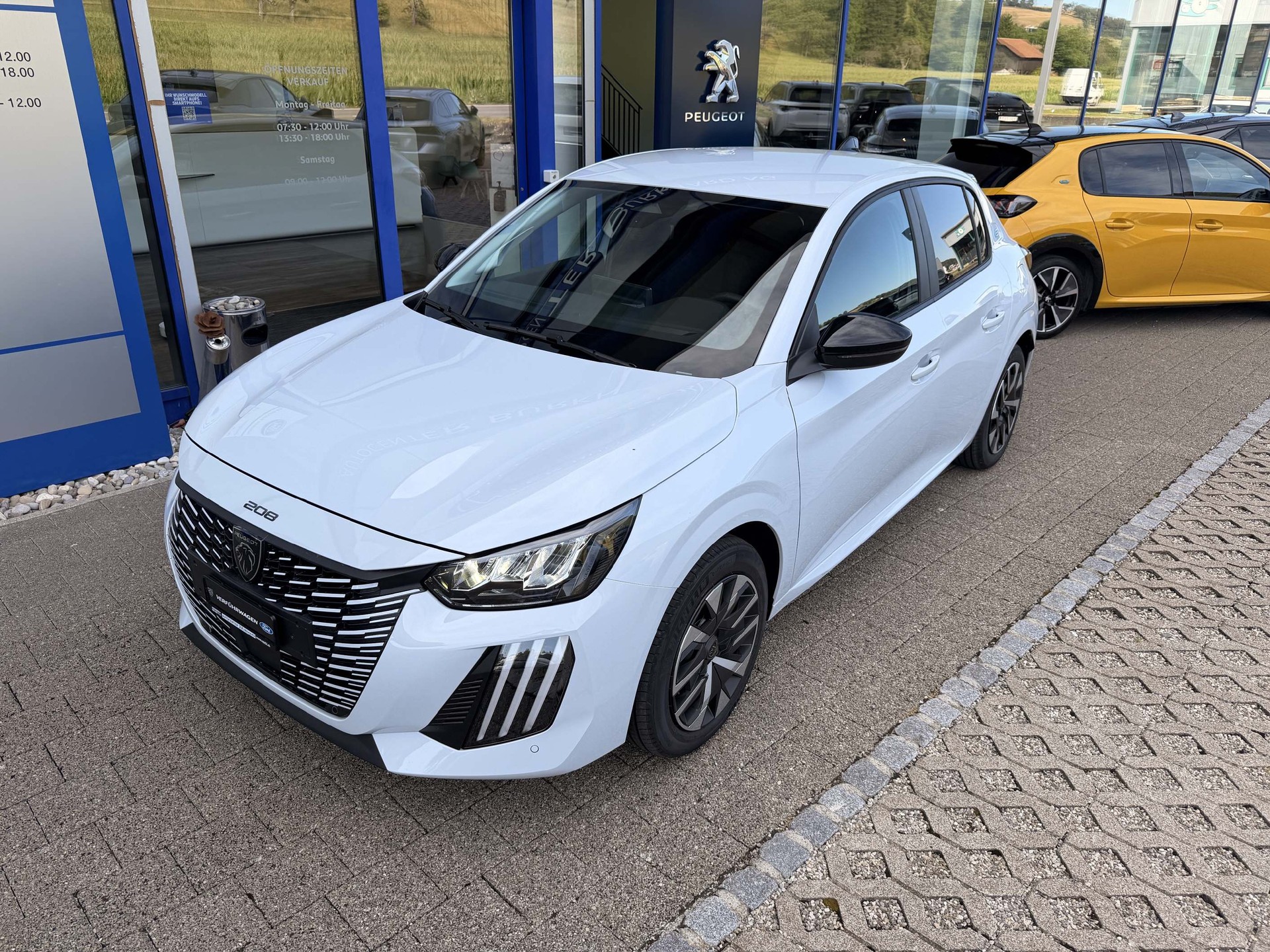 PEUGEOT 208 e-Business * 8 Jahre Werksgarantie*-showroom-element-1