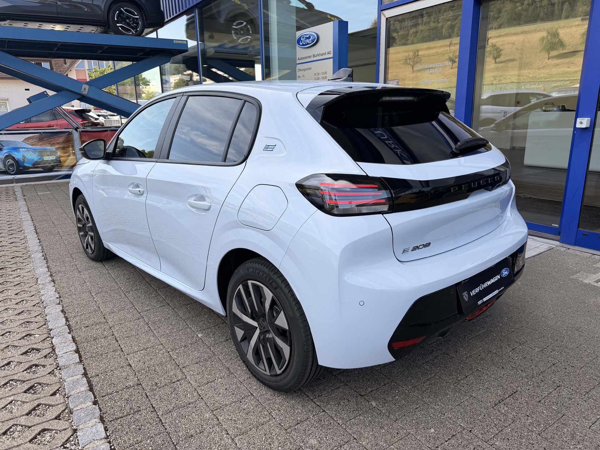 PEUGEOT 208 e-Business * 8 Jahre Werksgarantie*-image-6