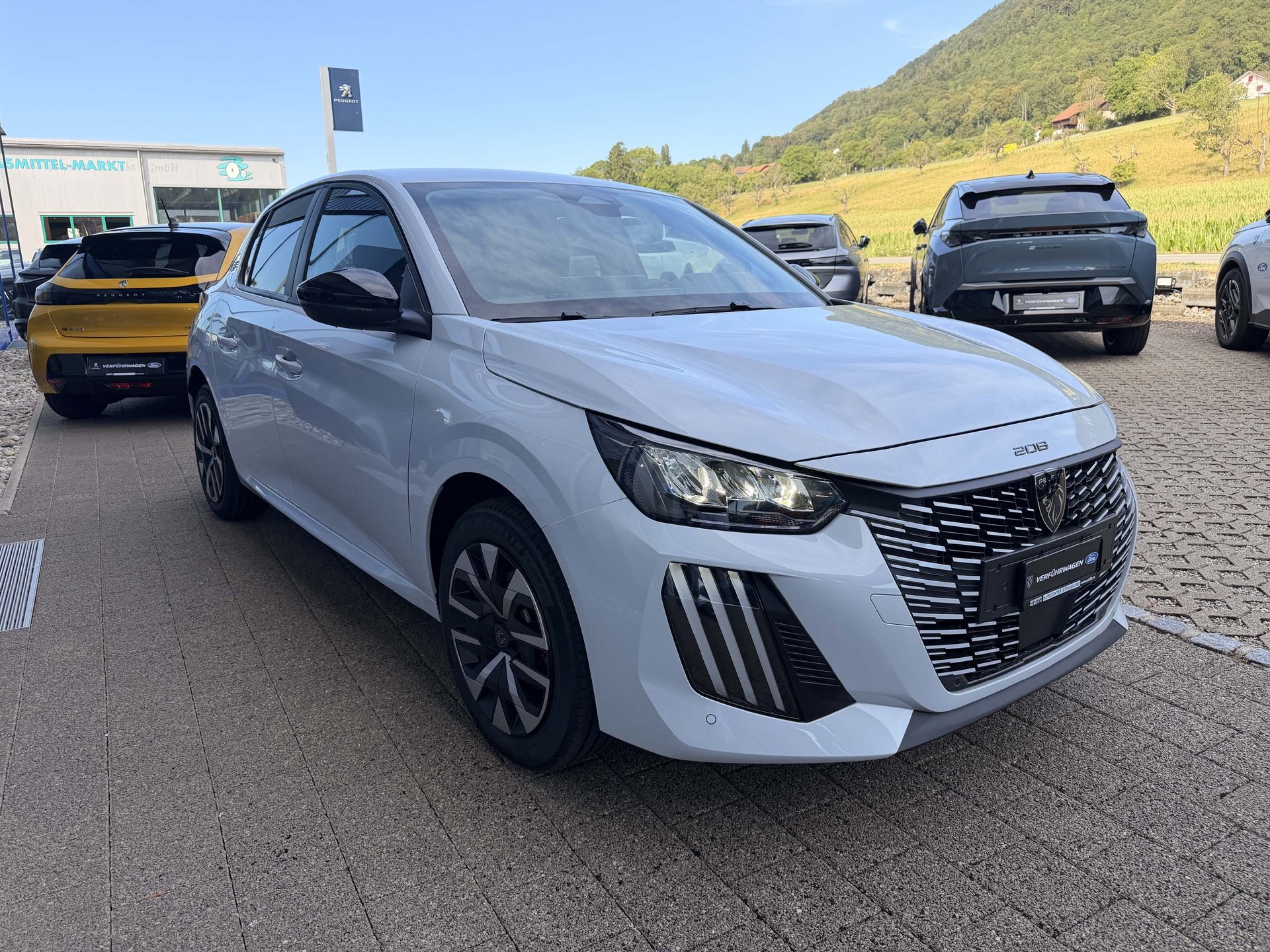 PEUGEOT 208 e-Business * 8 Jahre Werksgarantie*-showroom-element-3