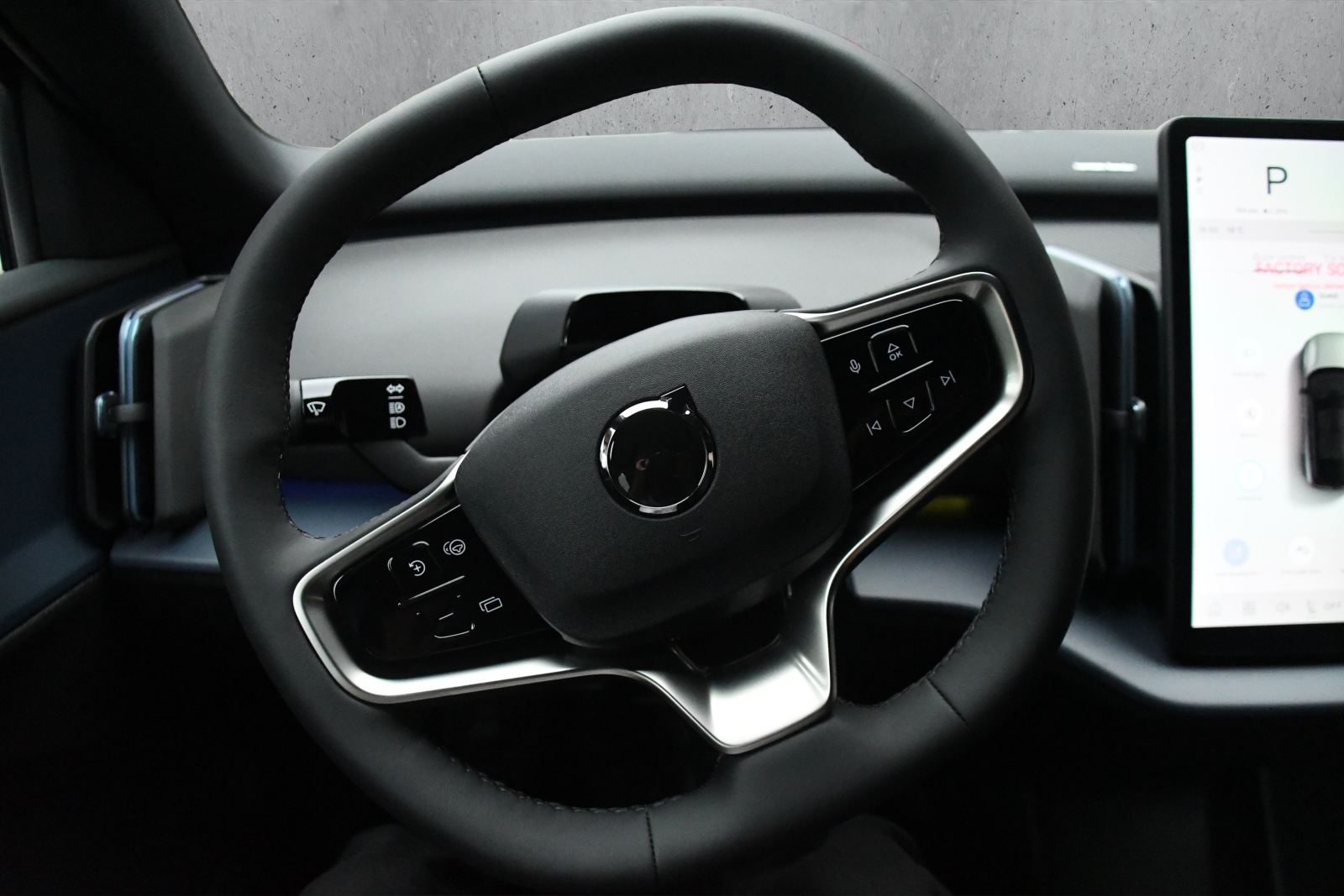 VOLVO EX30 E60 69kWh Twin Plus-image-9