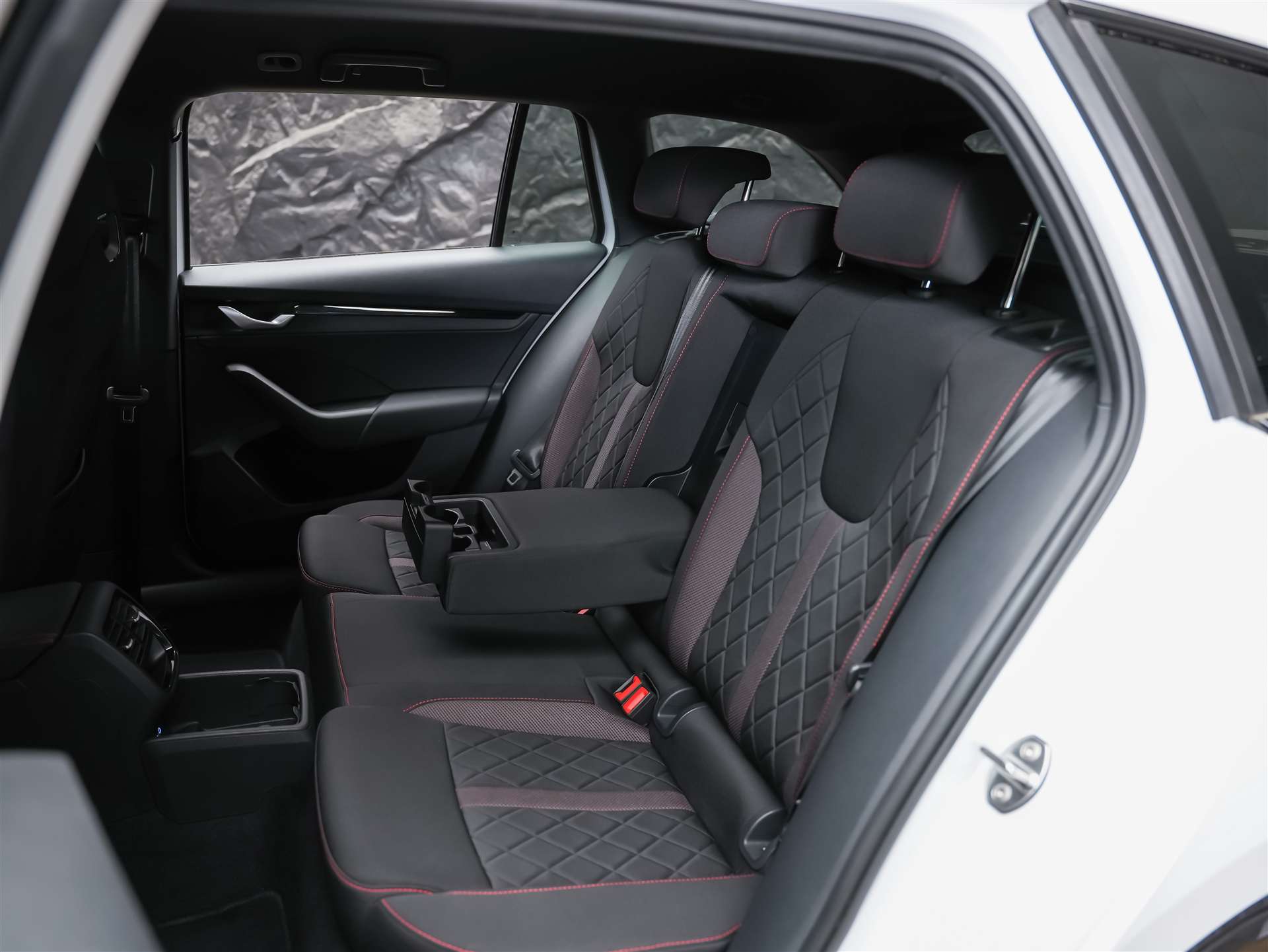 SKODA Octavia Combi 2.0 TSI DSG RS *Werksgarantie*Head Up Display*Abstandsregler*-image-13