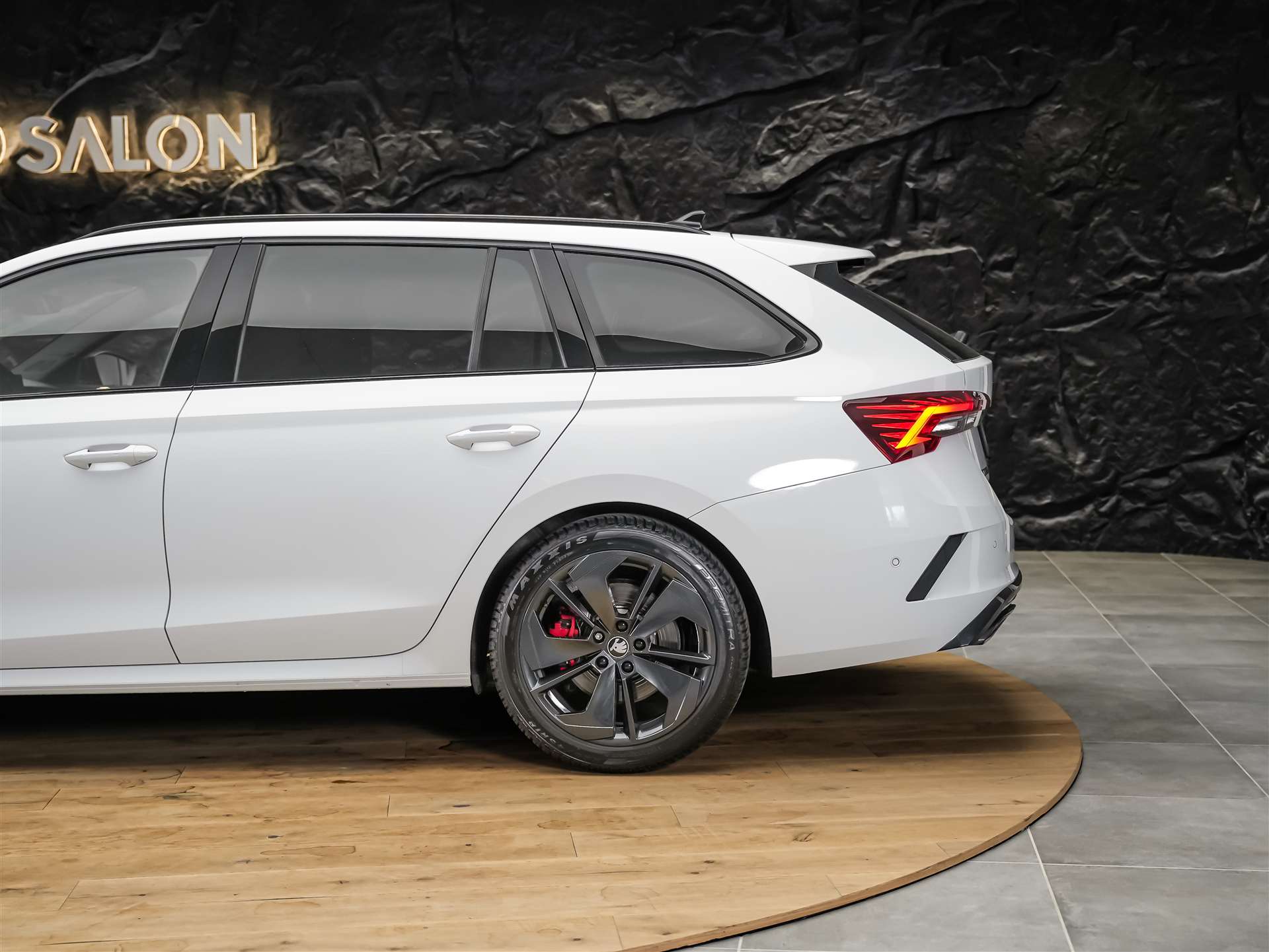 SKODA Octavia Combi 2.0 TSI DSG RS *Werksgarantie*Head Up Display*Abstandsregler*-image-17