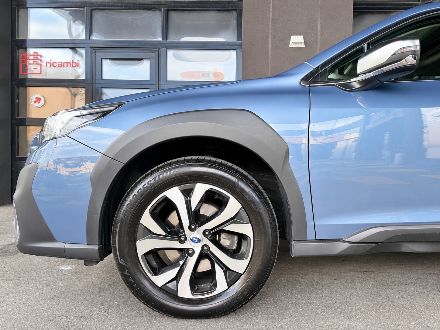SUBARU Outback 2.5i Luxury AWD Lineartronic-image-5