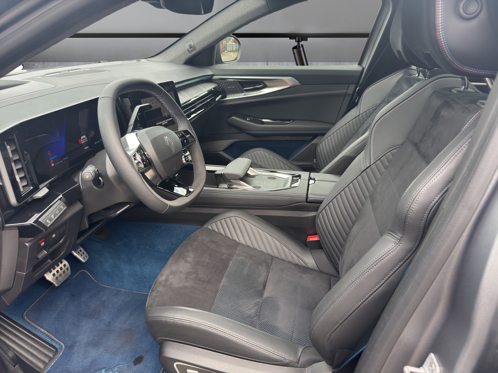 RENAULT Rafale 1.2 E-Tech Plug-in Hybrid 300 4x4 Atelier Alpine-image-5