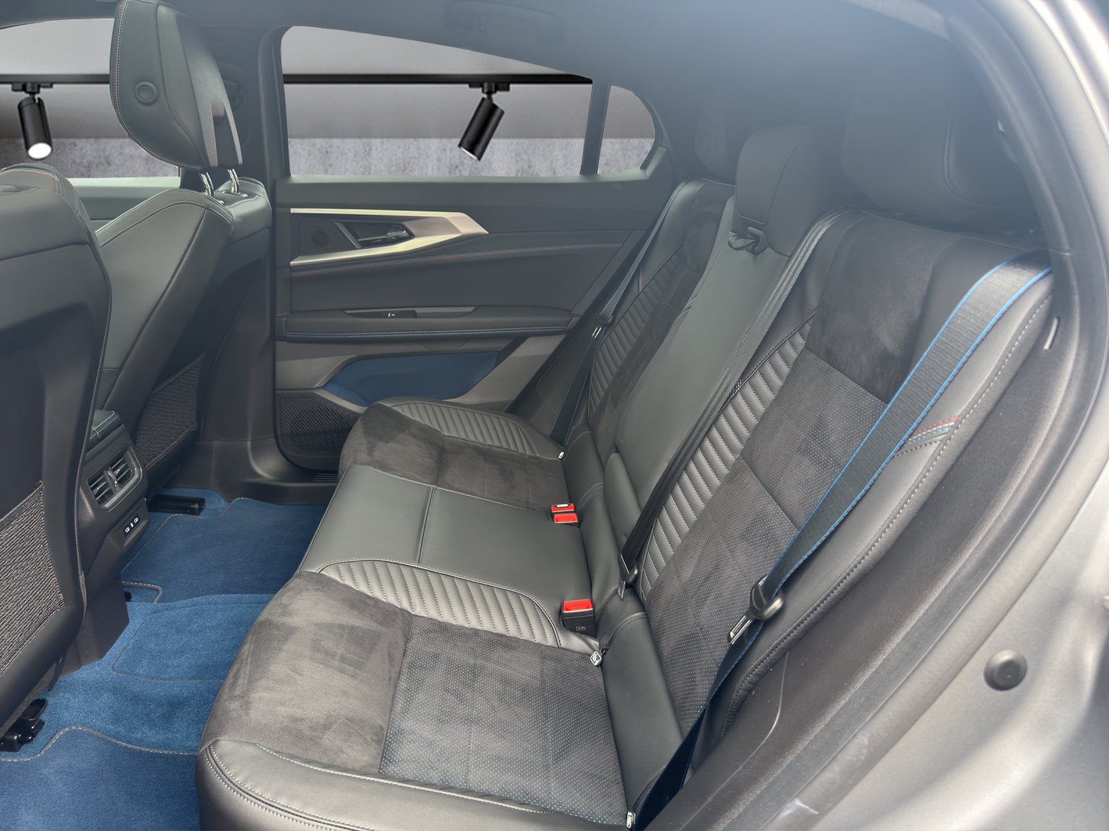 RENAULT Rafale 1.2 E-Tech Plug-in Hybrid 300 4x4 Atelier Alpine-image-10