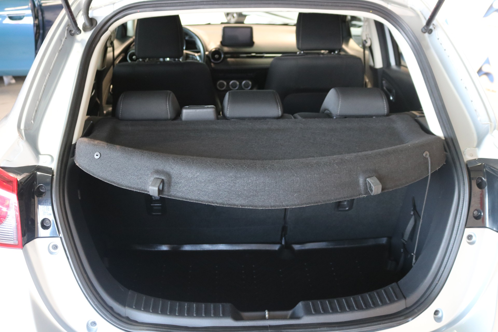 MAZDA 2 SKYACTIV-G 115 Revolution-image-6