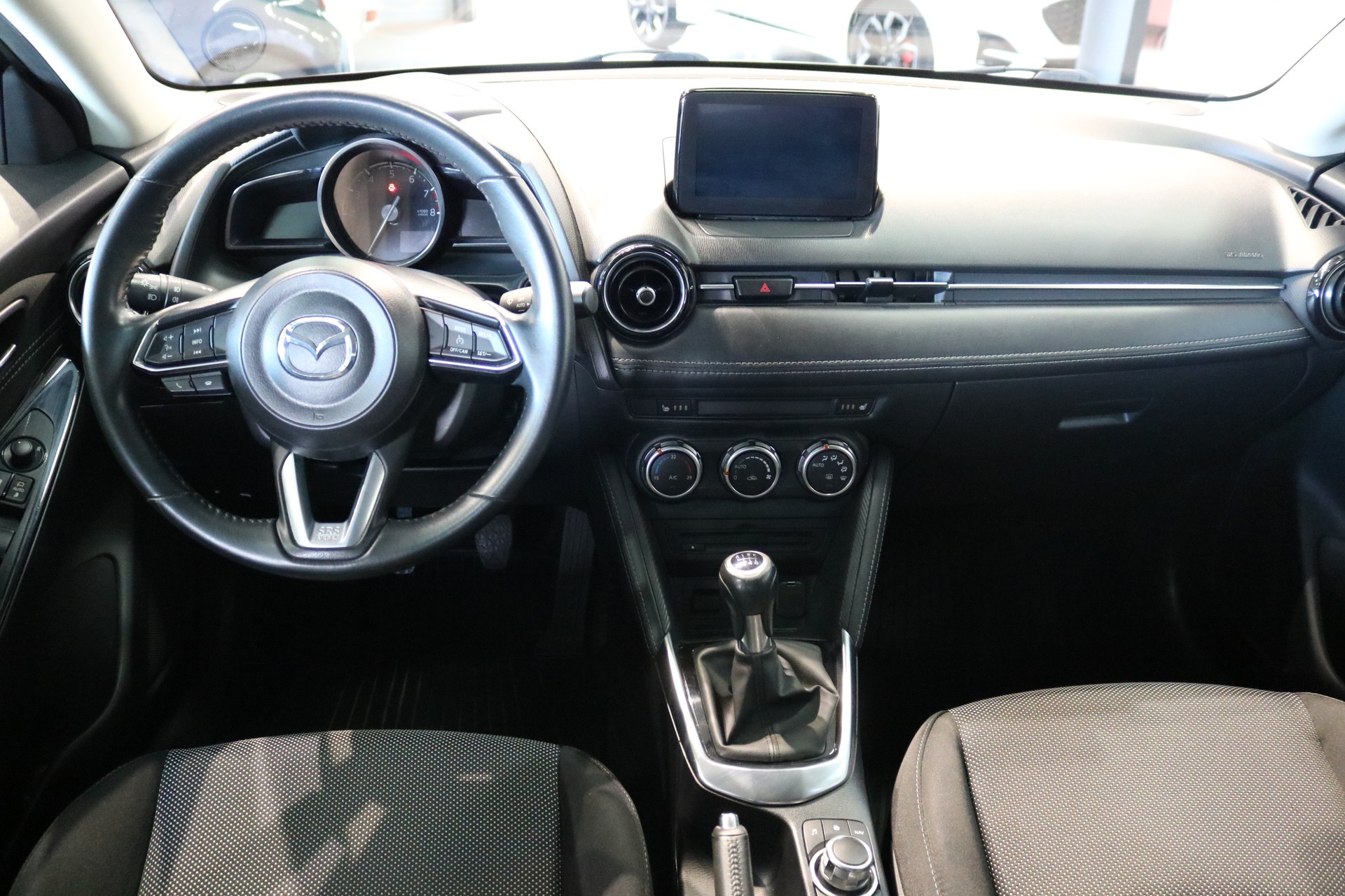 MAZDA 2 SKYACTIV-G 115 Revolution-image-32