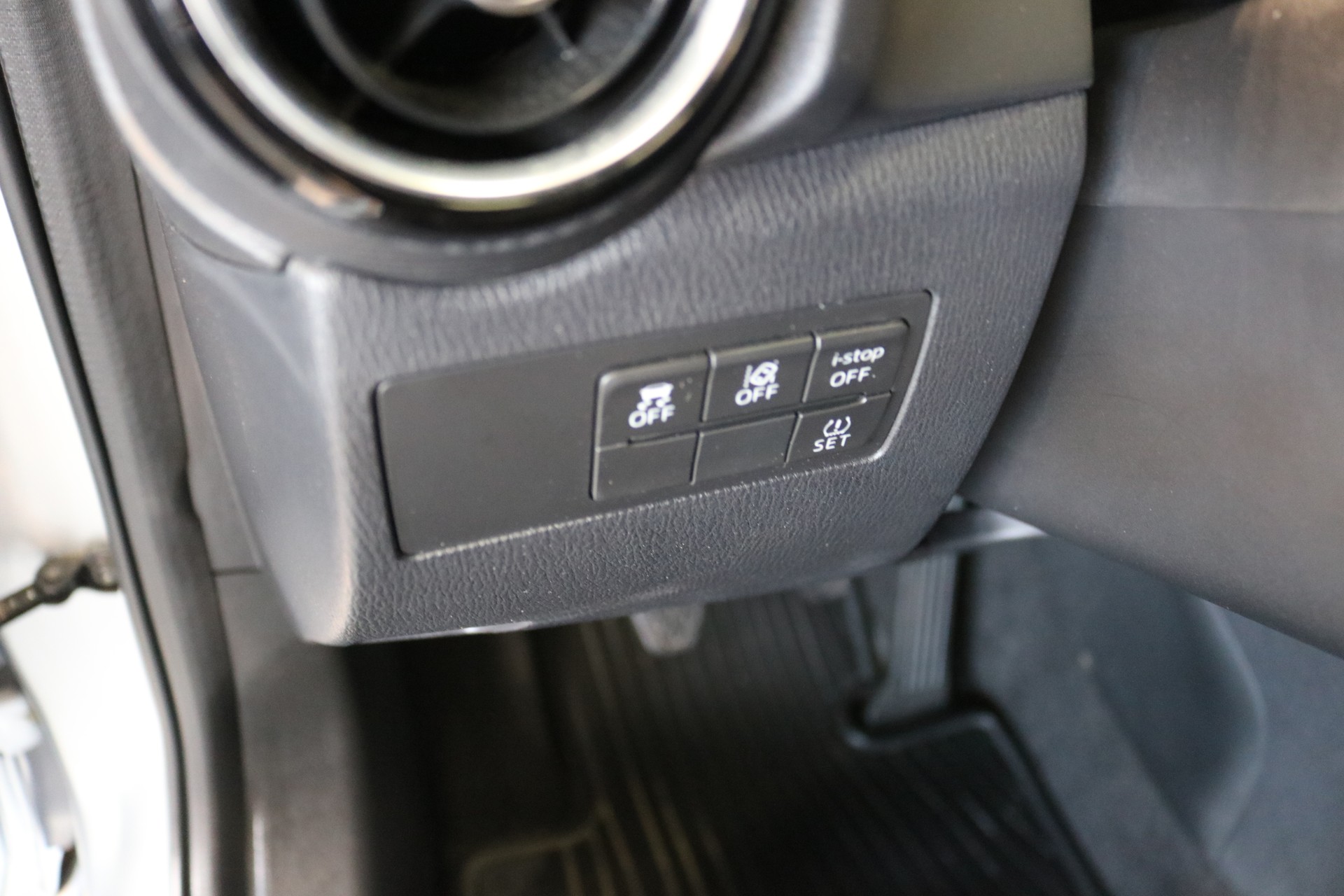 MAZDA 2 SKYACTIV-G 115 Revolution-image-40