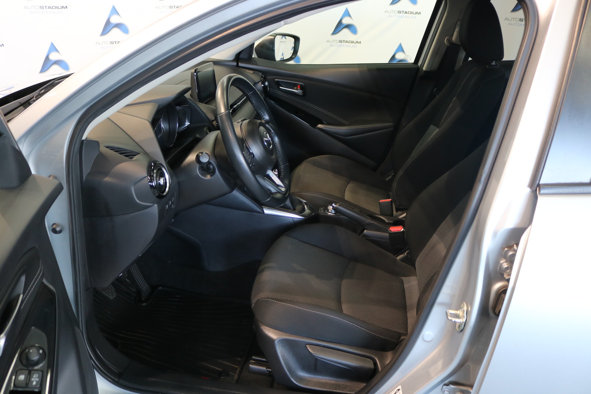 MAZDA 2 SKYACTIV-G 115 Revolution-image-33