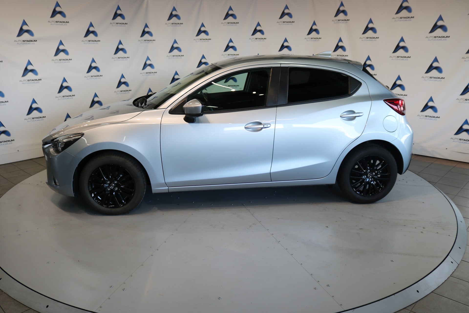 MAZDA 2 SKYACTIV-G 115 Revolution-image-14