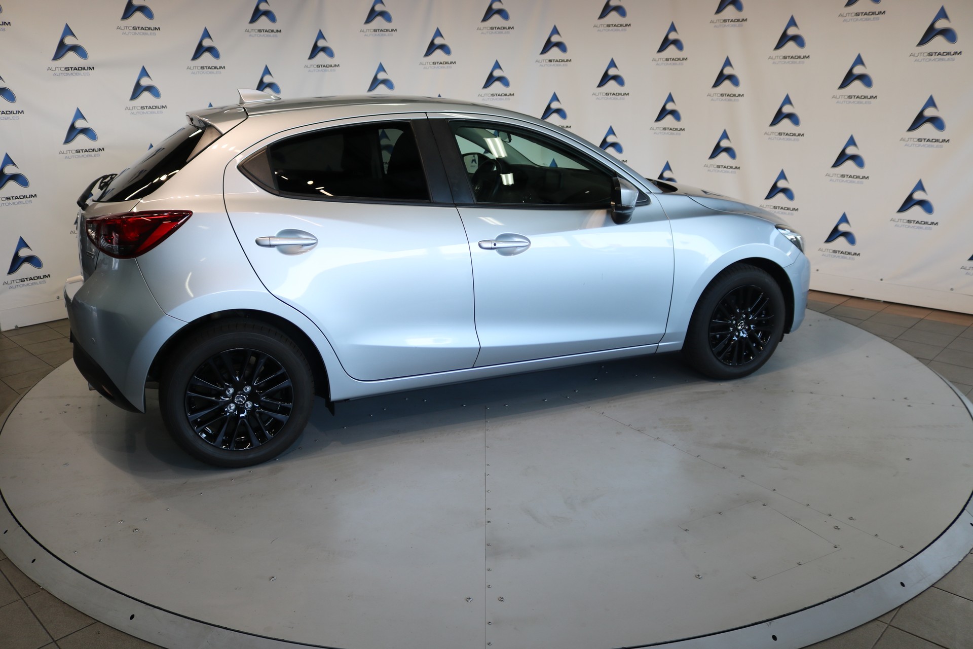MAZDA 2 SKYACTIV-G 115 Revolution-image-22