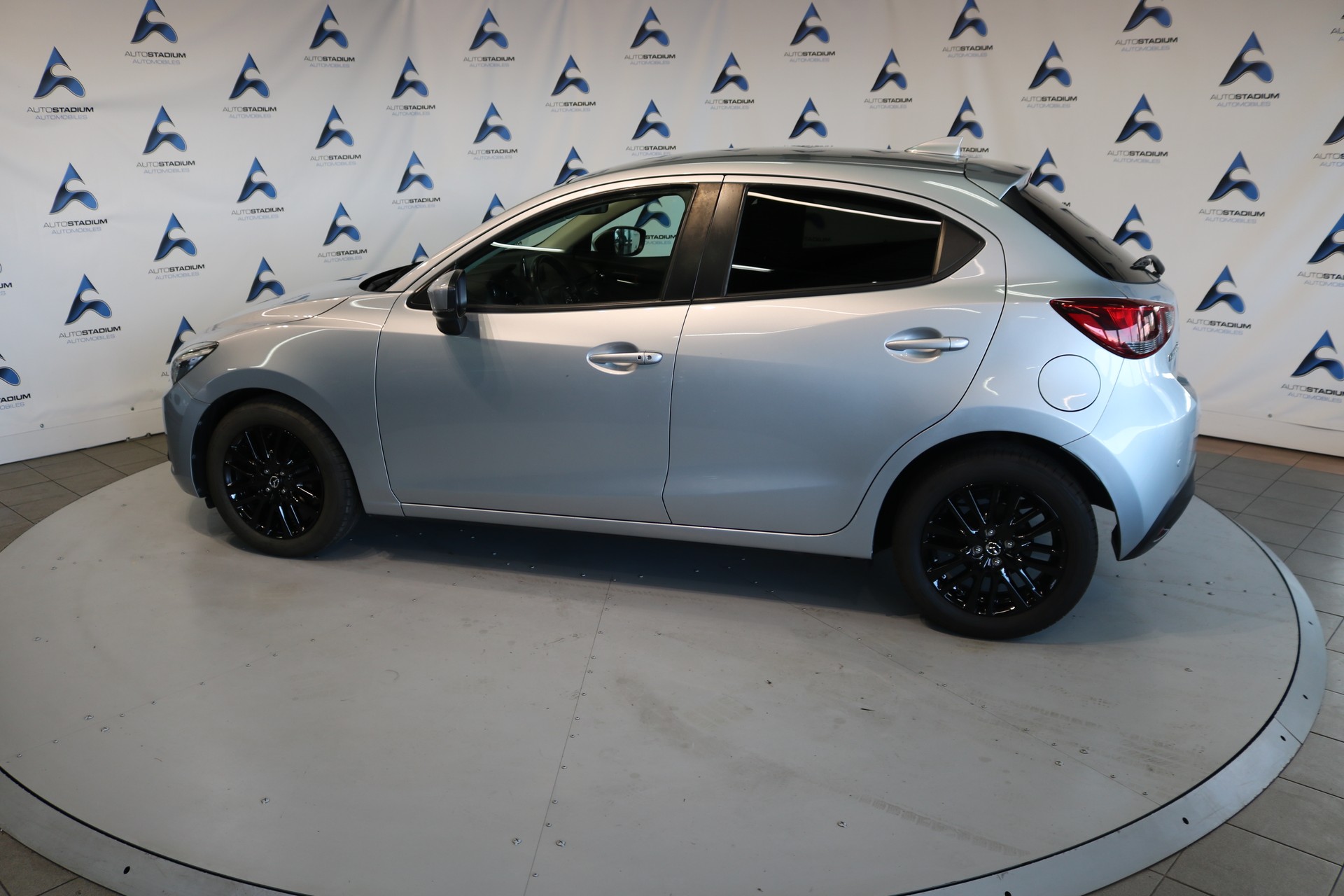 MAZDA 2 SKYACTIV-G 115 Revolution-image-15