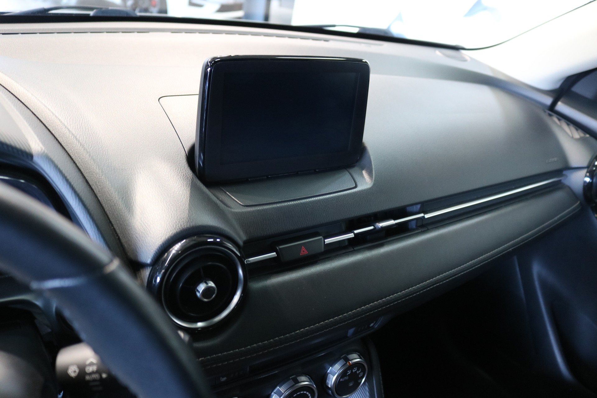 MAZDA 2 SKYACTIV-G 115 Revolution-image-38