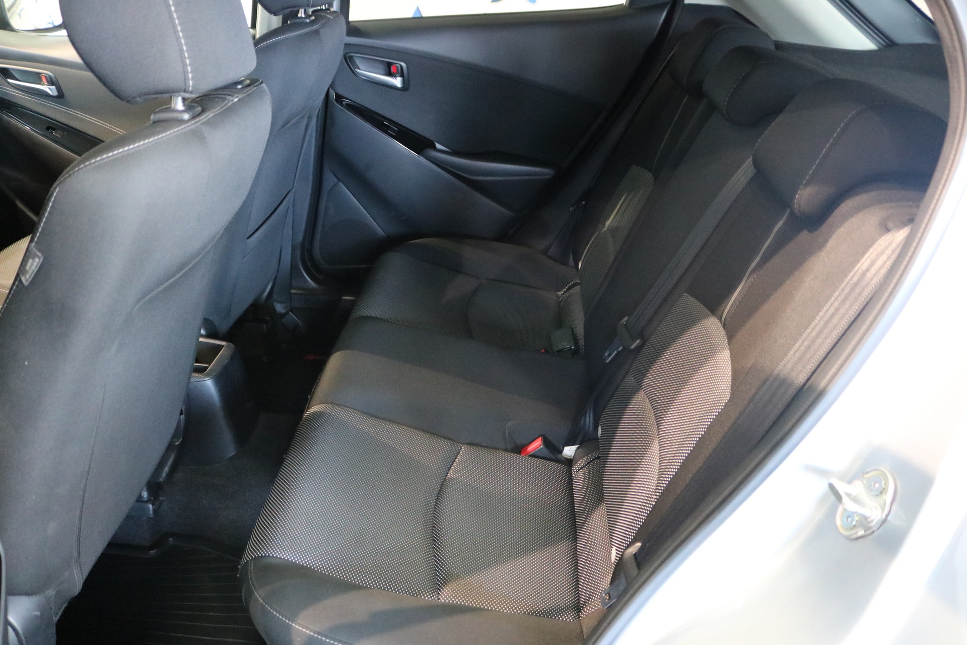 MAZDA 2 SKYACTIV-G 115 Revolution-image-5