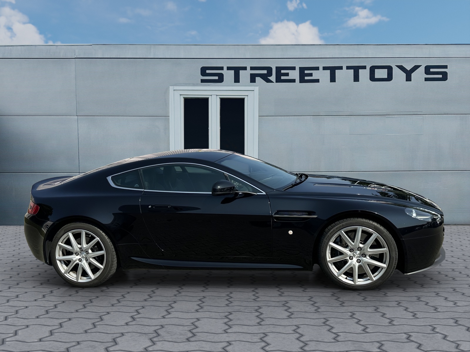 ASTON MARTIN V8 Vantage 4.7 Sportshift II Facelift-image-1