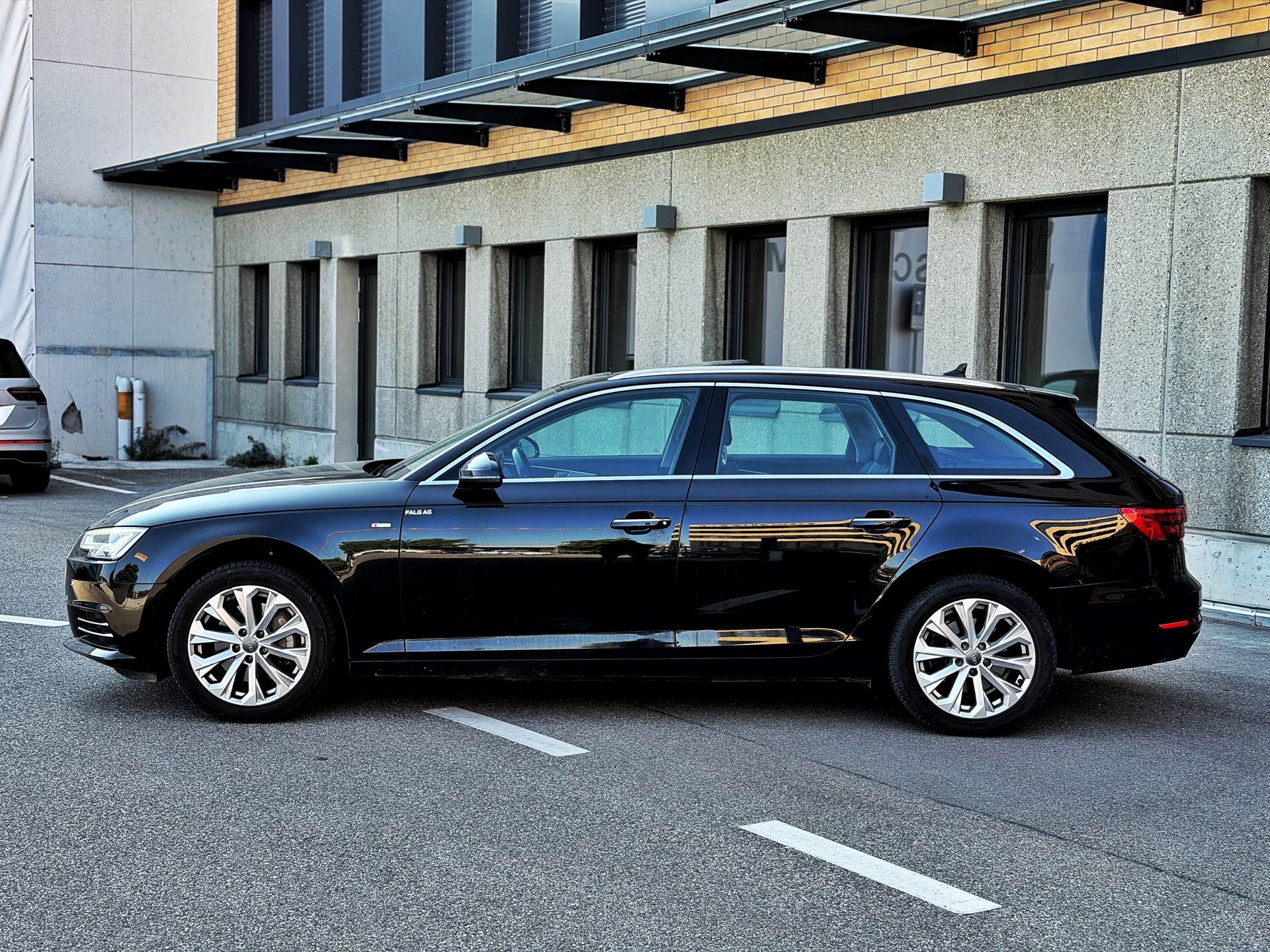 AUDI A4 Avant 2.0 TDI Sport S-line quattro S-tronic-image-1
