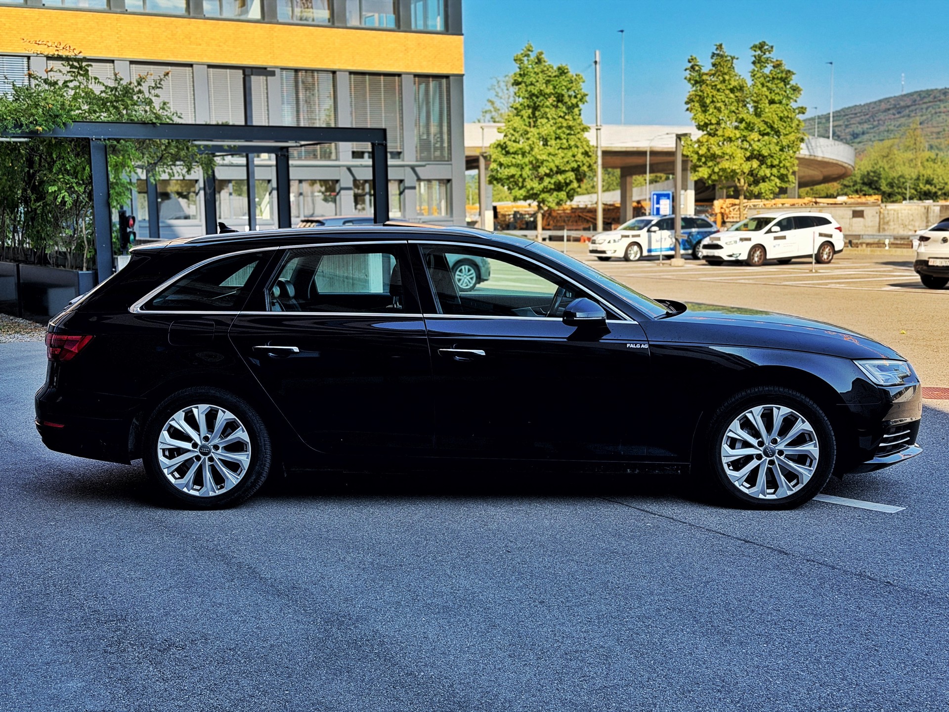 AUDI A4 Avant 2.0 TDI Sport S-line quattro S-tronic-image-2