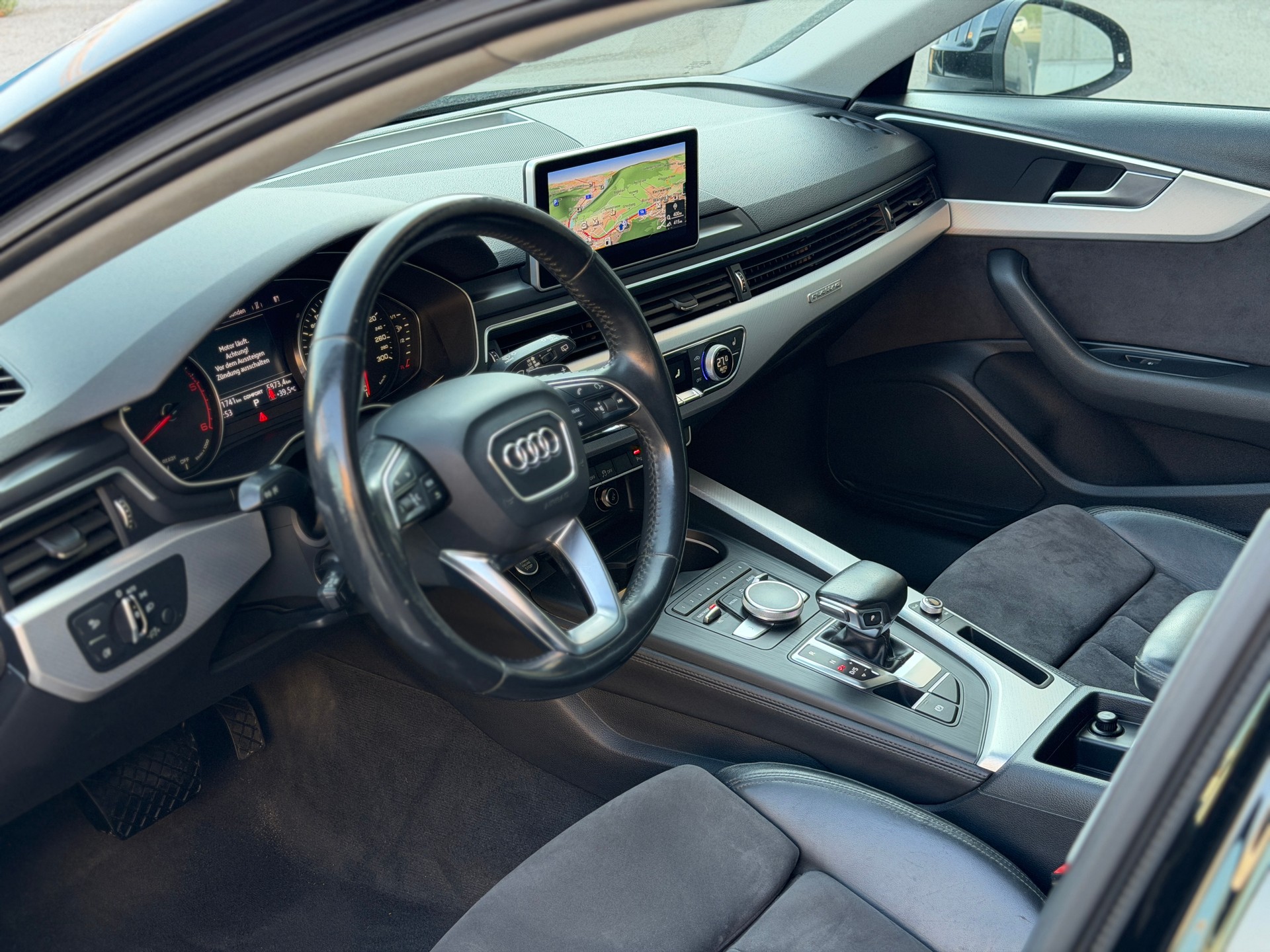AUDI A4 Avant 2.0 TDI Sport S-line quattro S-tronic-image-12