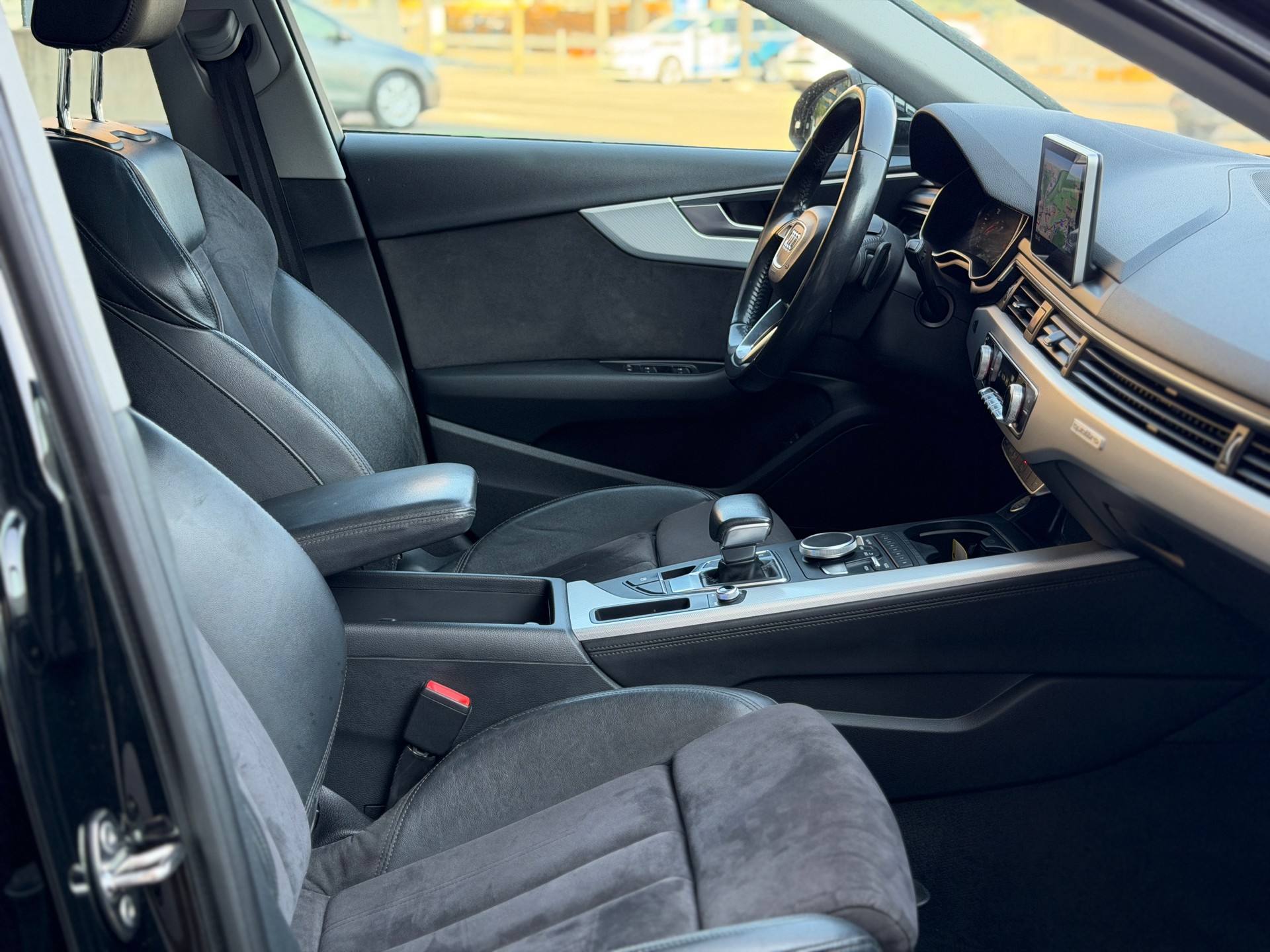 AUDI A4 Avant 2.0 TDI Sport S-line quattro S-tronic-image-23
