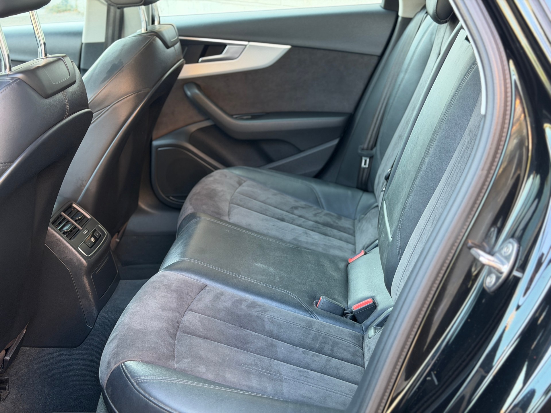 AUDI A4 Avant 2.0 TDI Sport S-line quattro S-tronic-image-18