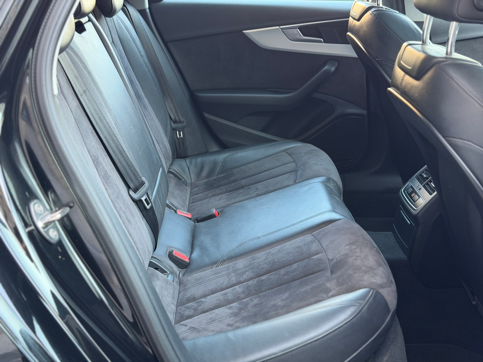 AUDI A4 Avant 2.0 TDI Sport S-line quattro S-tronic-image-20