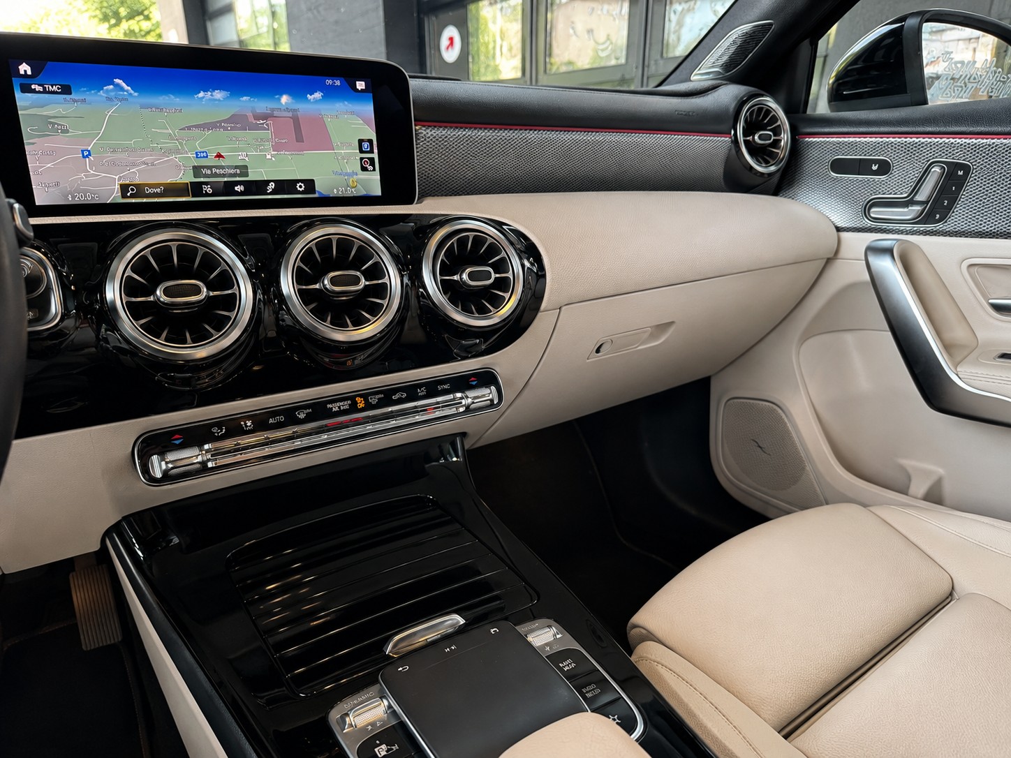 MERCEDES-BENZ A 200 7G-DCT-image-9