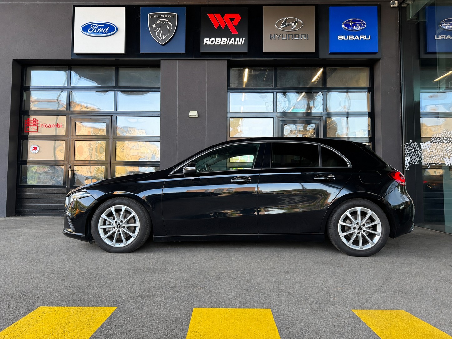 MERCEDES-BENZ A 200 7G-DCT-image-1
