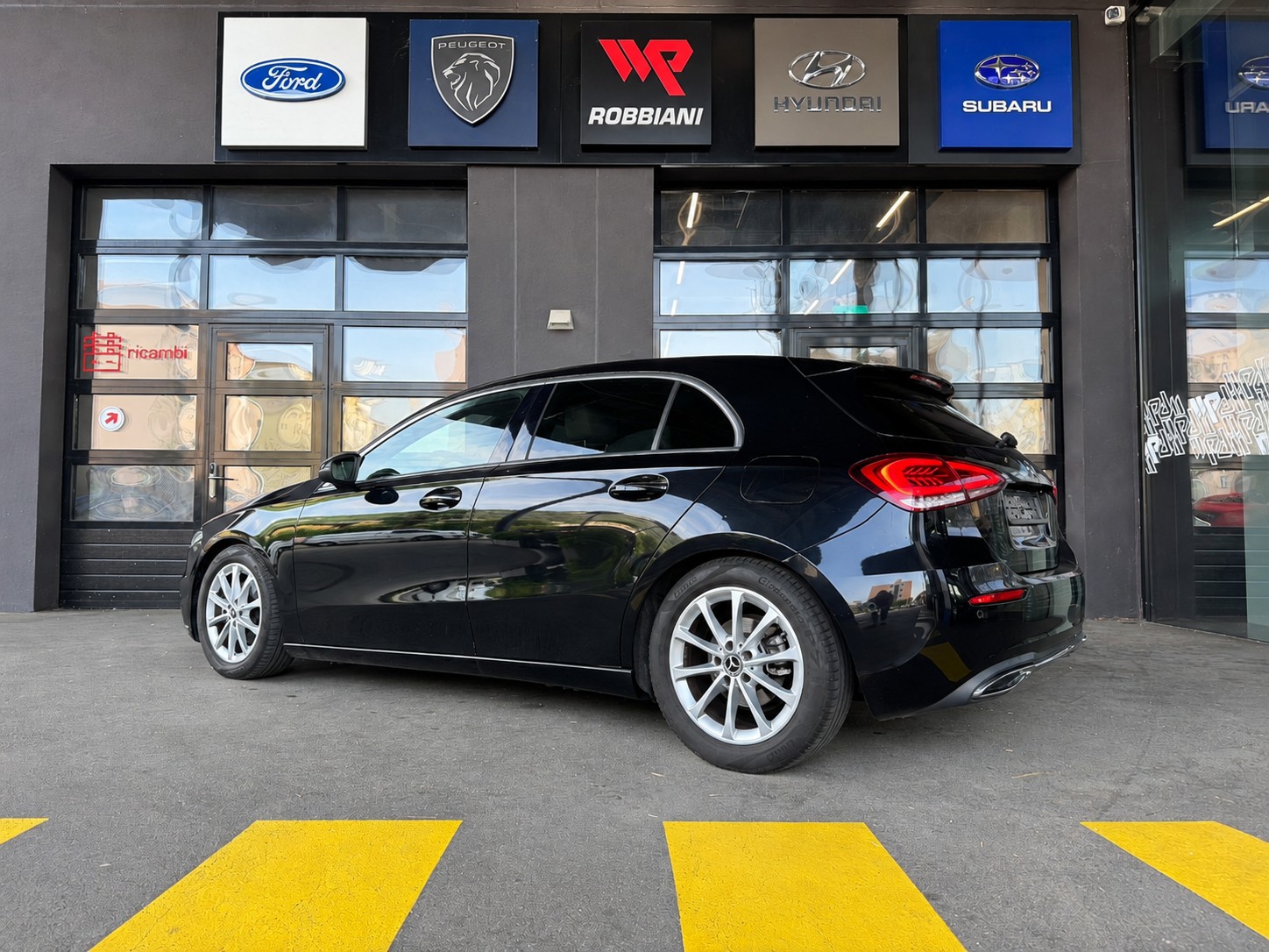 MERCEDES-BENZ A 200 7G-DCT-image-2