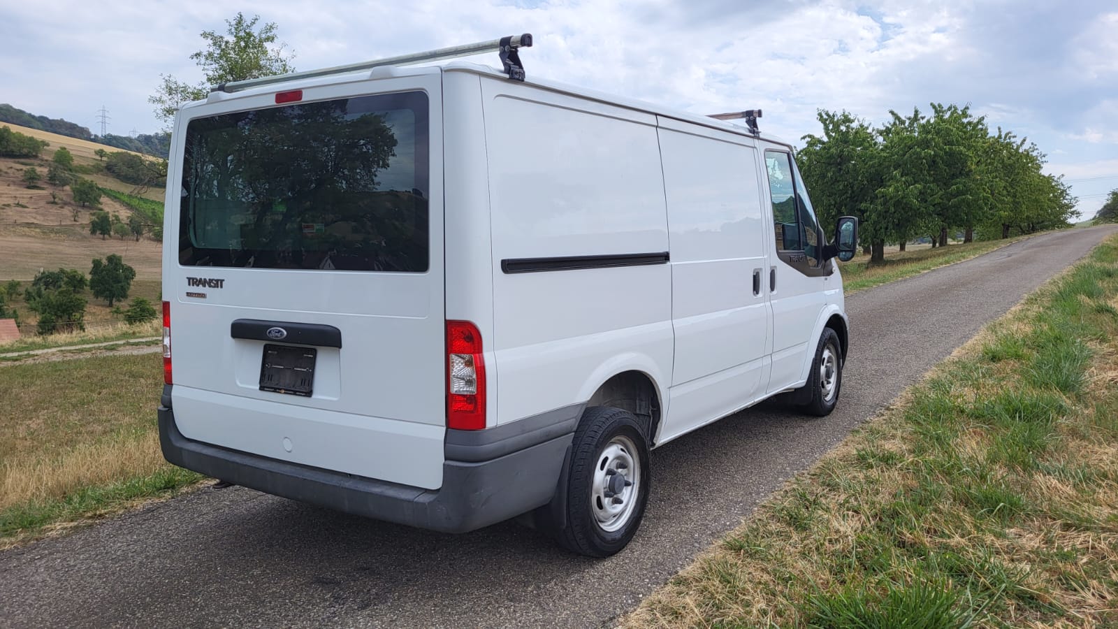 FORD Transit Van 260S Level 2-image-2