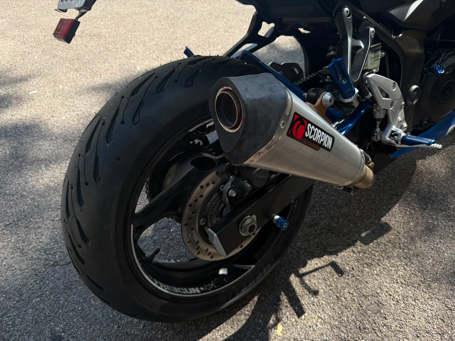 SUZUKI GSR 750 ABS Freegun-image-2