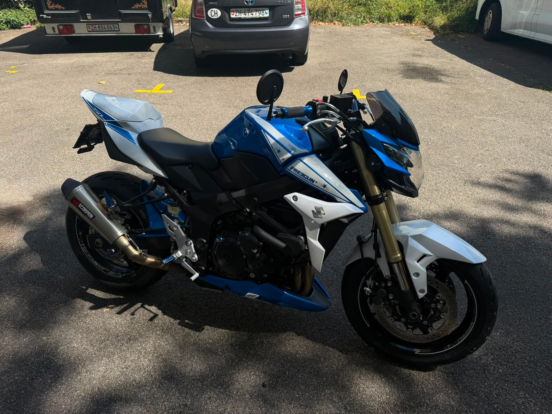 SUZUKI GSR 750 ABS Freegun-image-1
