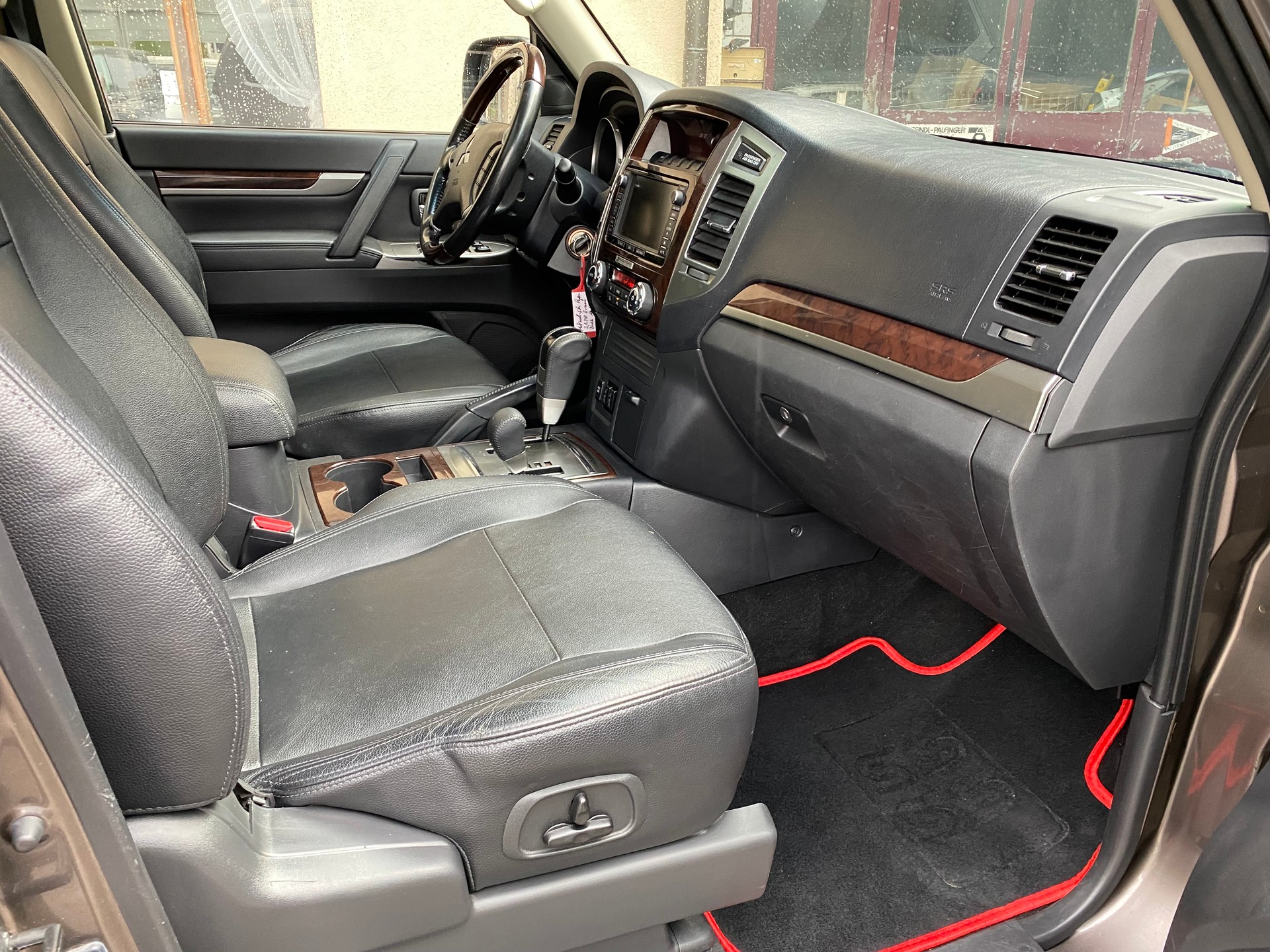 MITSUBISHI Pajero 3.2 DI-D Diamond Automatic-image-5