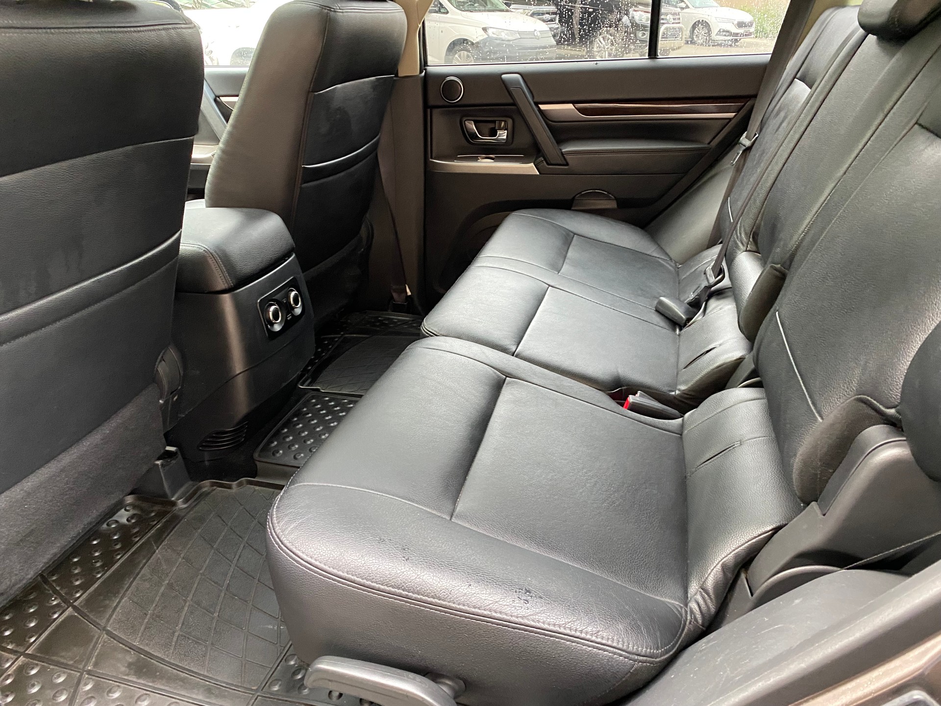 MITSUBISHI Pajero 3.2 DI-D Diamond Automatic-image-7