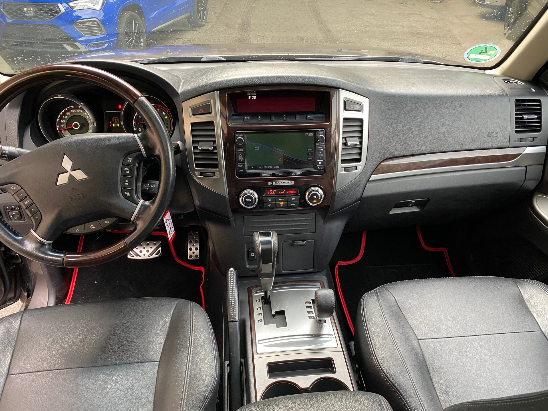 MITSUBISHI Pajero 3.2 DI-D Diamond Automatic-image-3