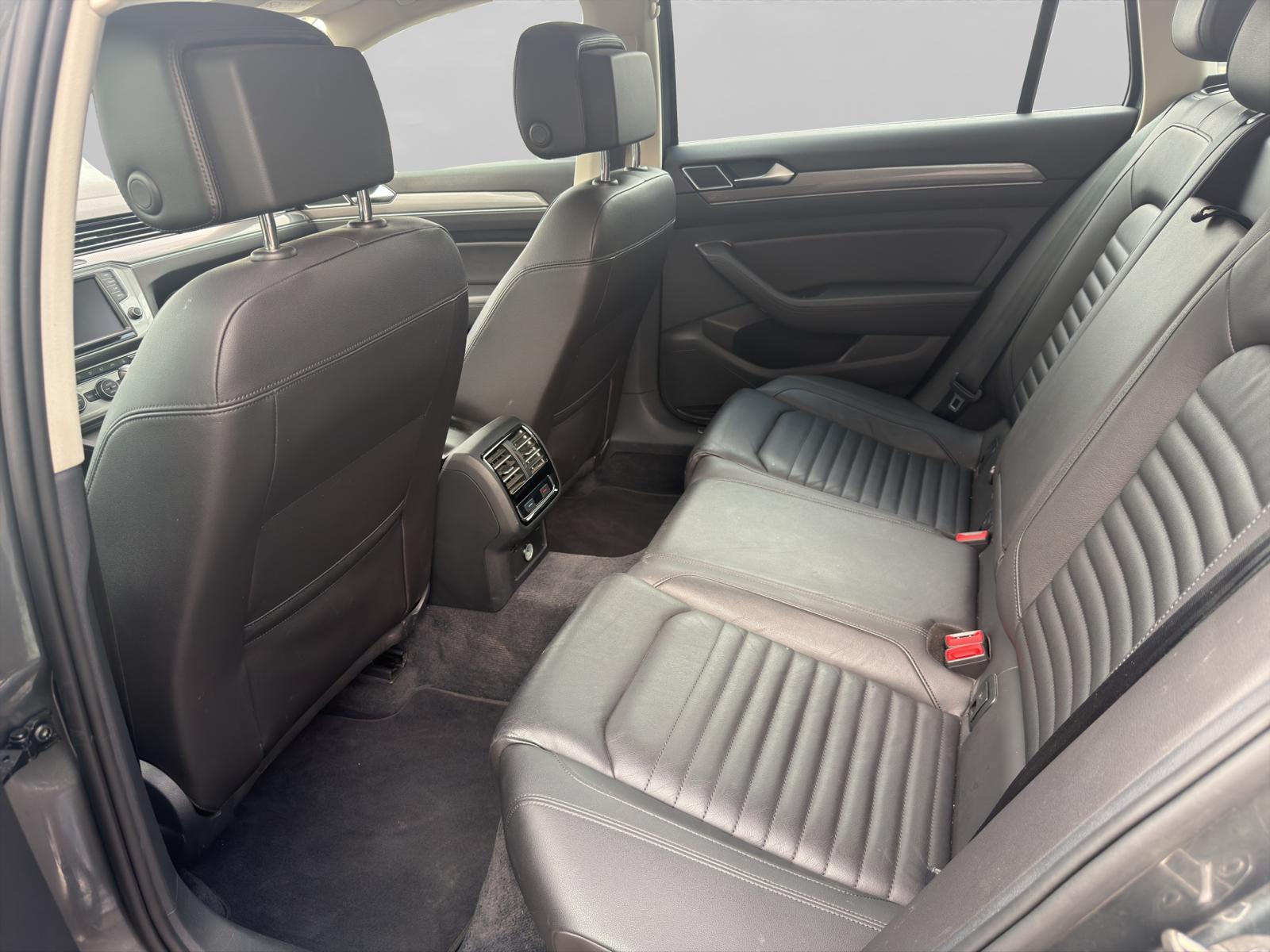 VW Passat Alltrack 2.0 TDI BMT 4Motion DSG-image-12