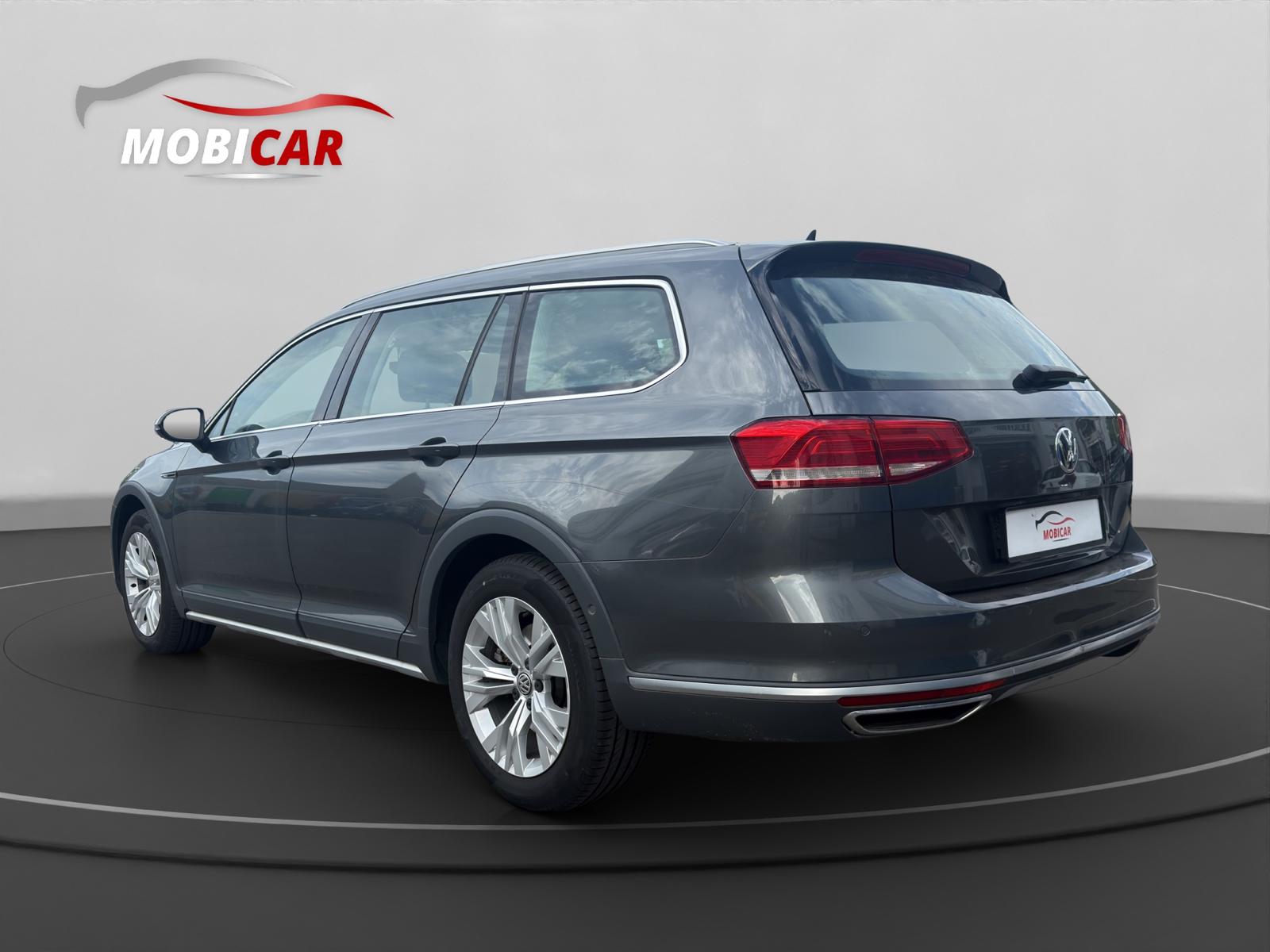 VW Passat Alltrack 2.0 TDI BMT 4Motion DSG-image-2