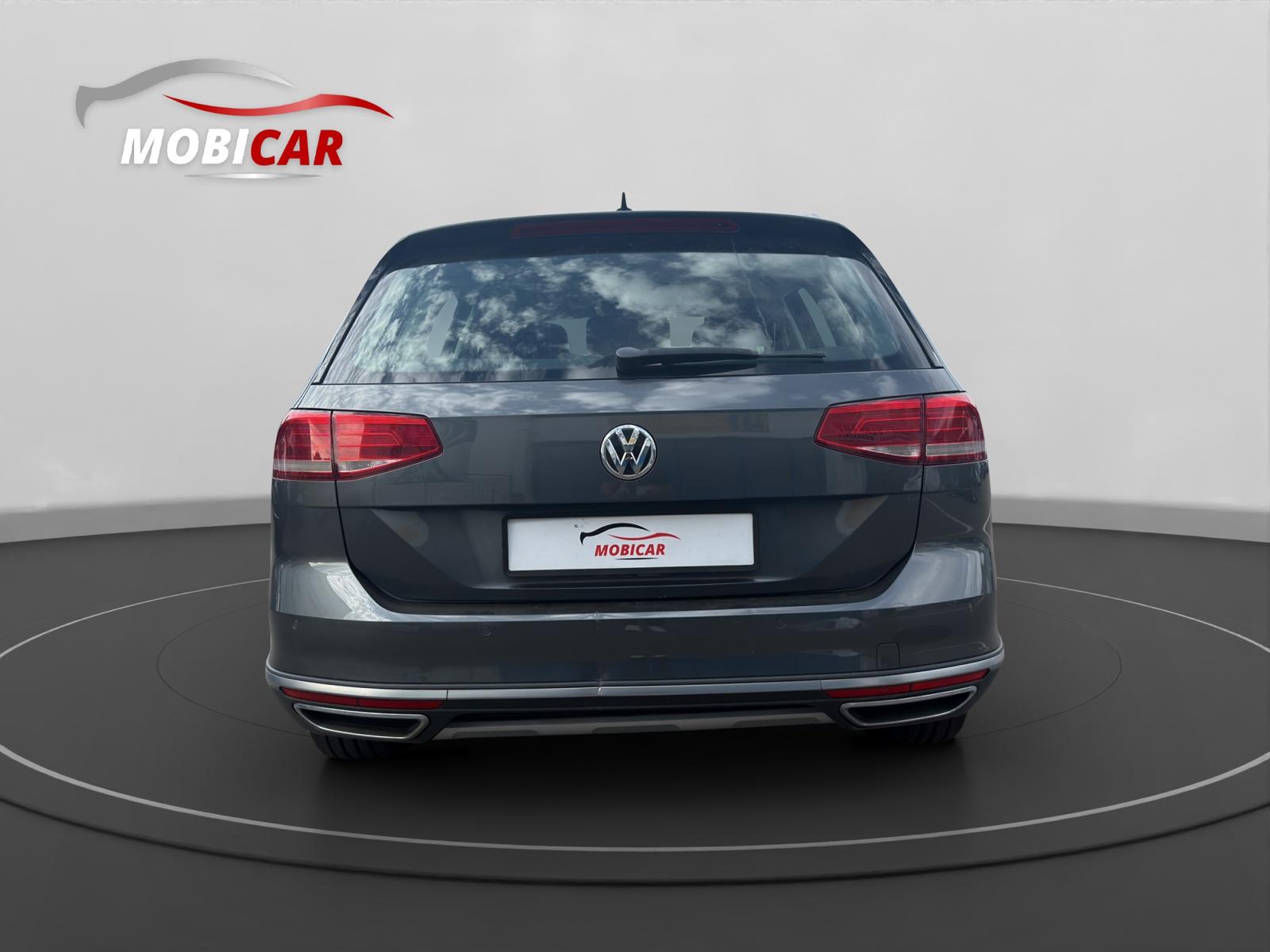 VW Passat Alltrack 2.0 TDI BMT 4Motion DSG-image-3