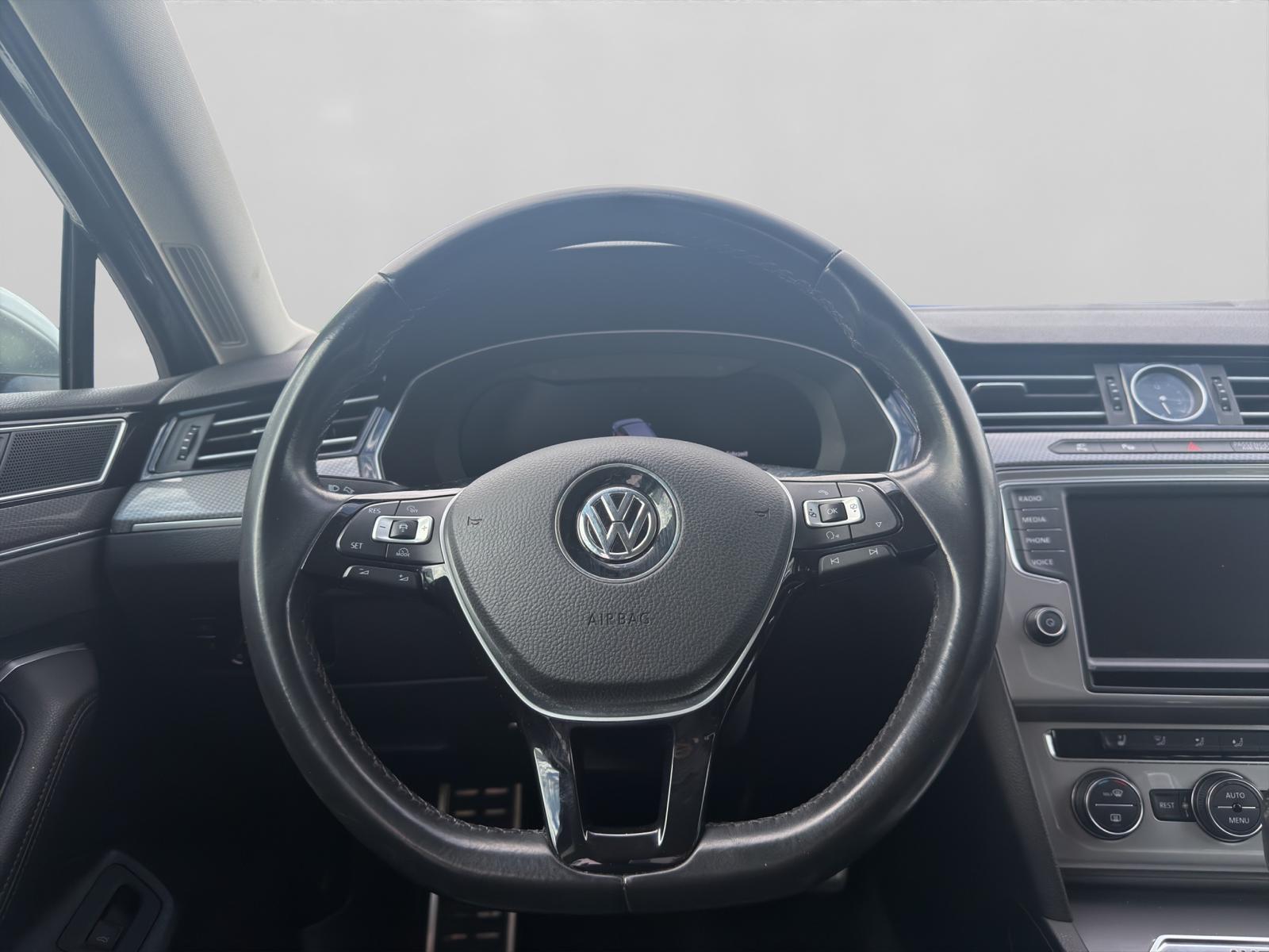 VW Passat Alltrack 2.0 TDI BMT 4Motion DSG-image-9