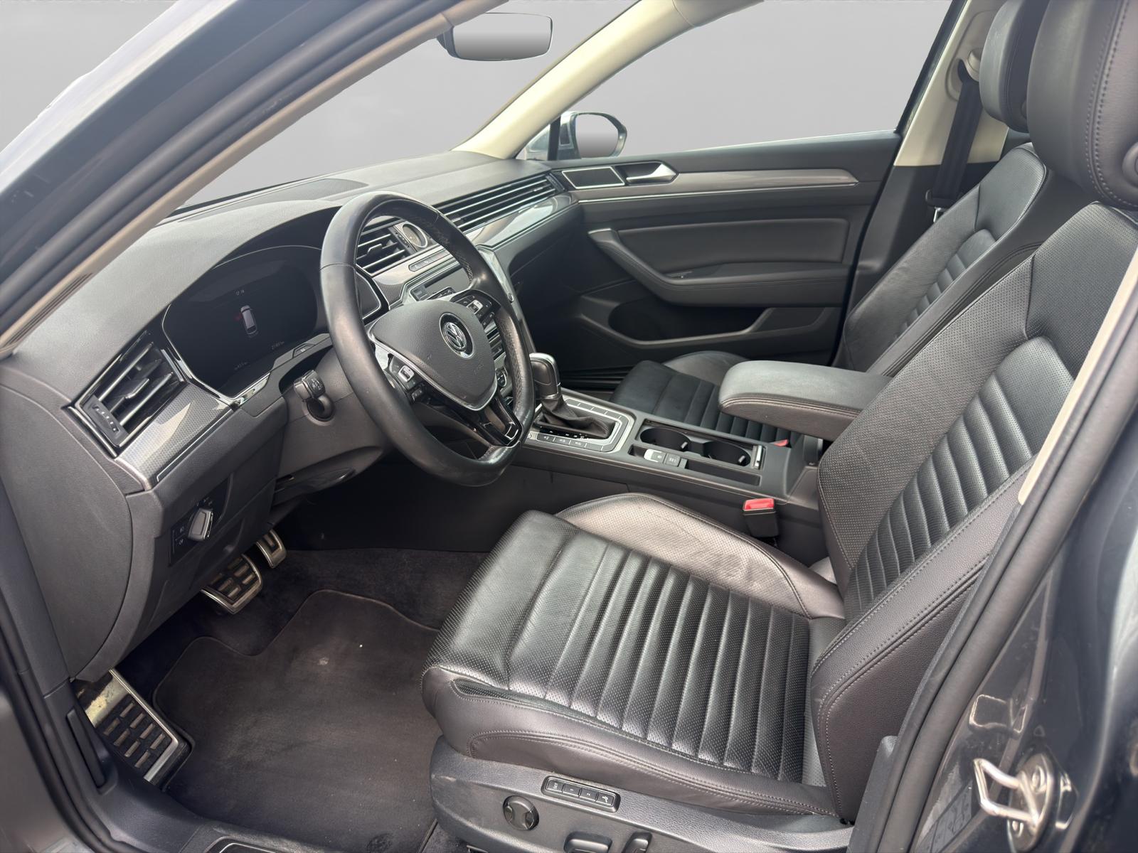 VW Passat Alltrack 2.0 TDI BMT 4Motion DSG-image-8